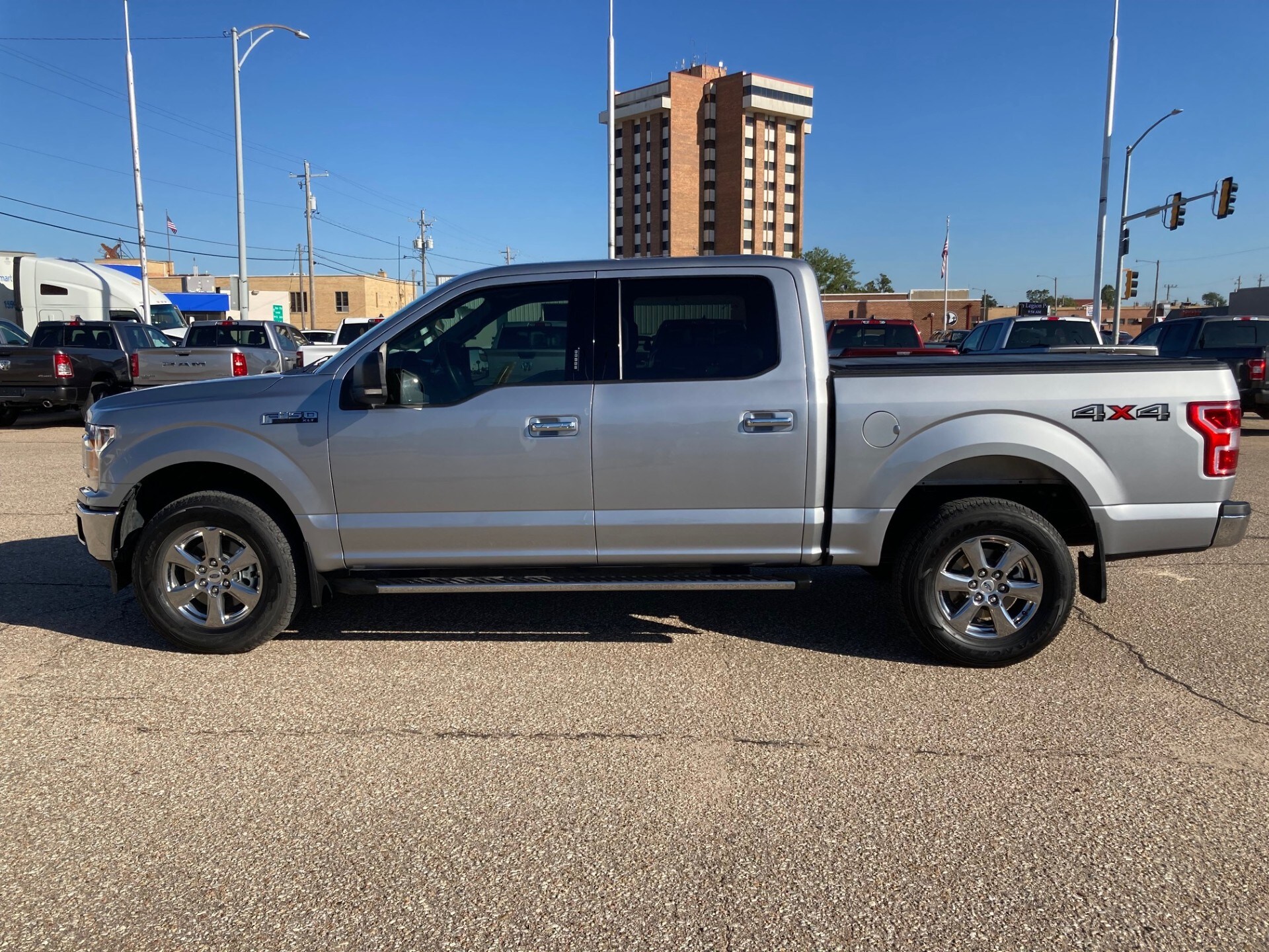 2020 Ford F-150 XLT photo 4