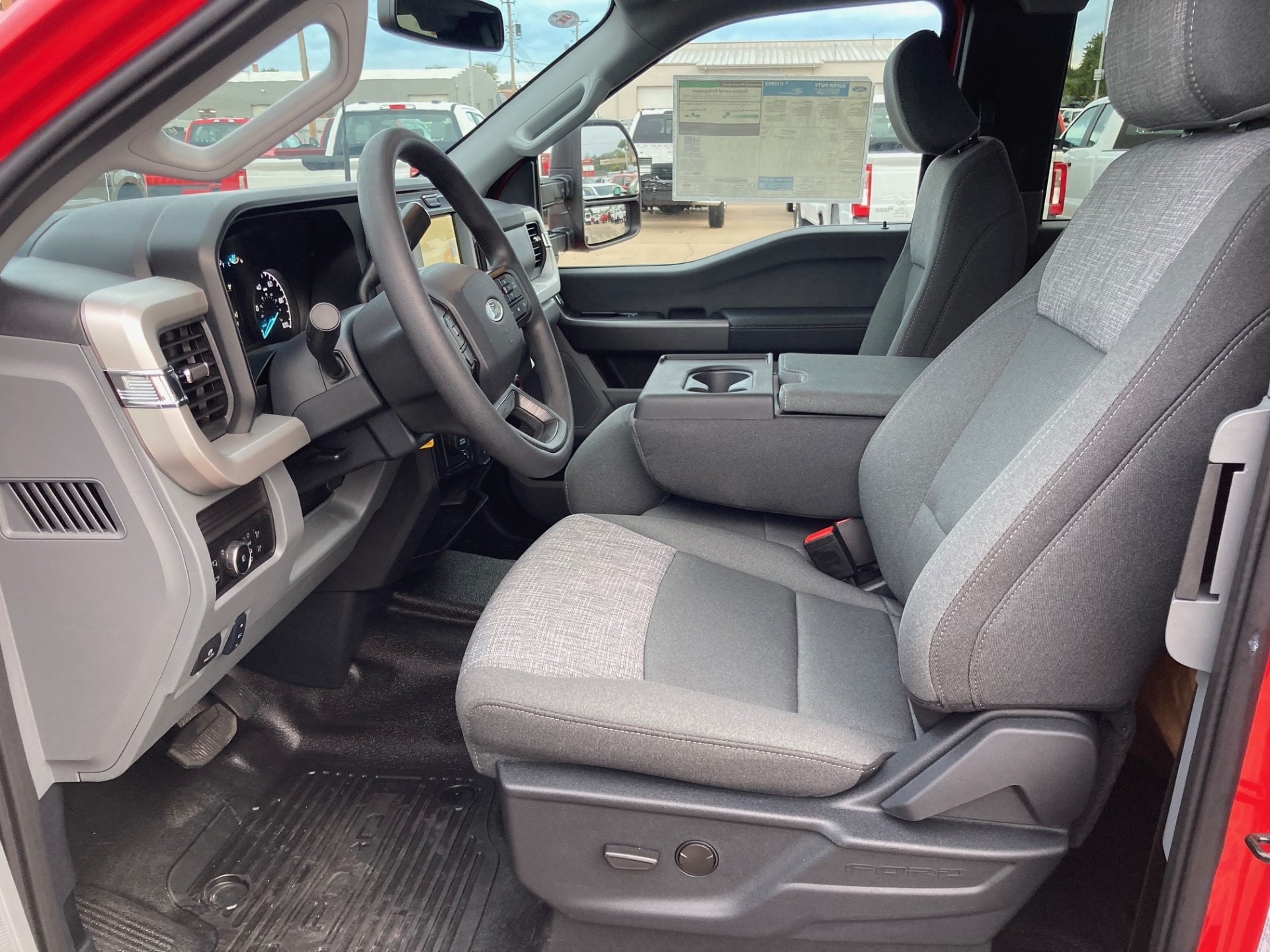 2026 Ford F-350 Super Duty Chassis Cab XLT - Photo 11