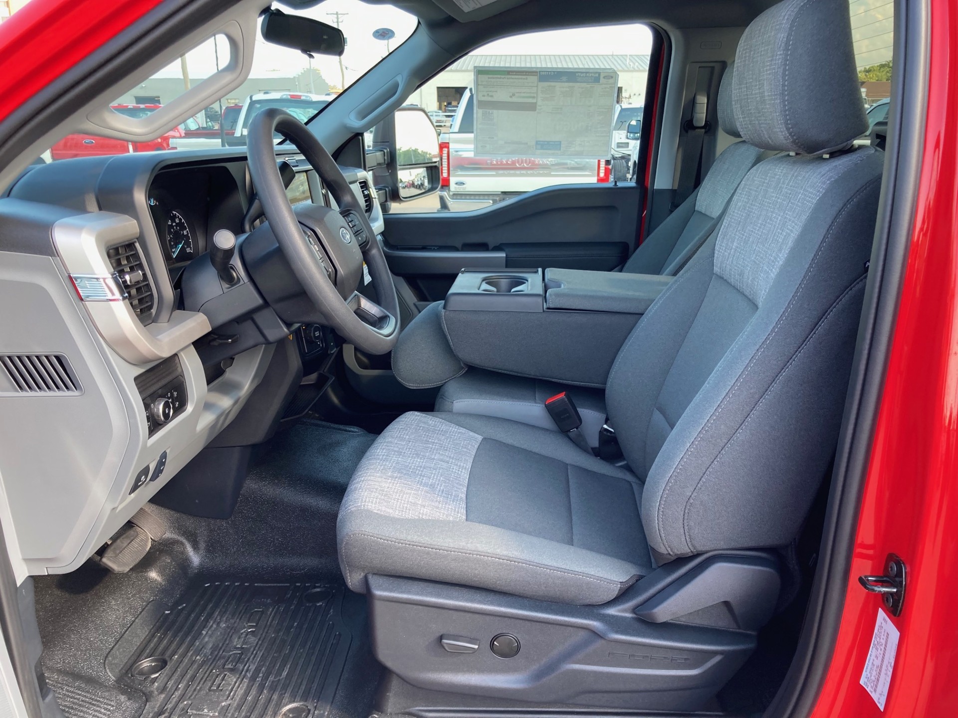 2026 Ford F-350 Super Duty Chassis Cab XLT - Photo 8