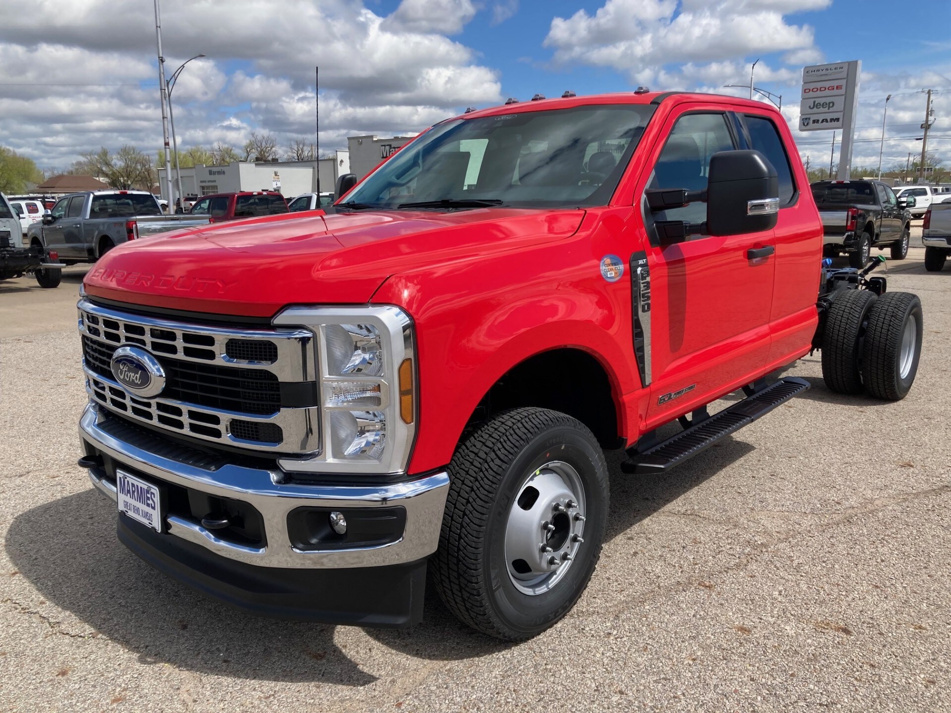 2025 Ford F-350 XLT photo 3