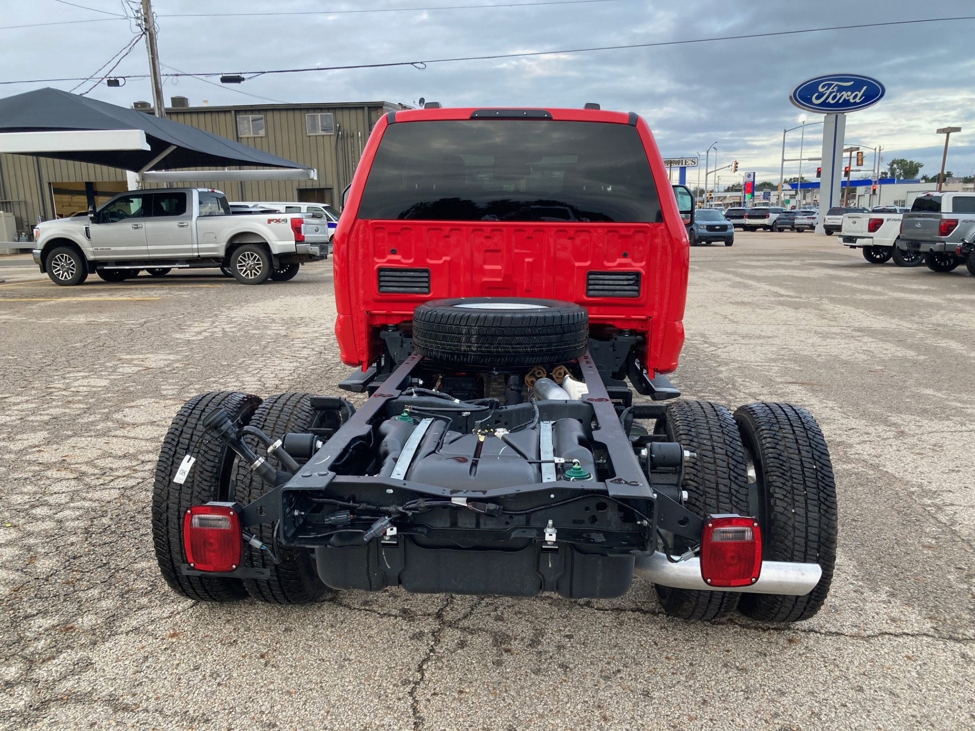 2026 Ford F-350 Super Duty Chassis Cab XLT - Photo 6