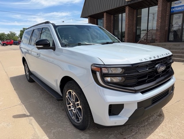 2026 Ford Expedition Active MAX 4x4's photo