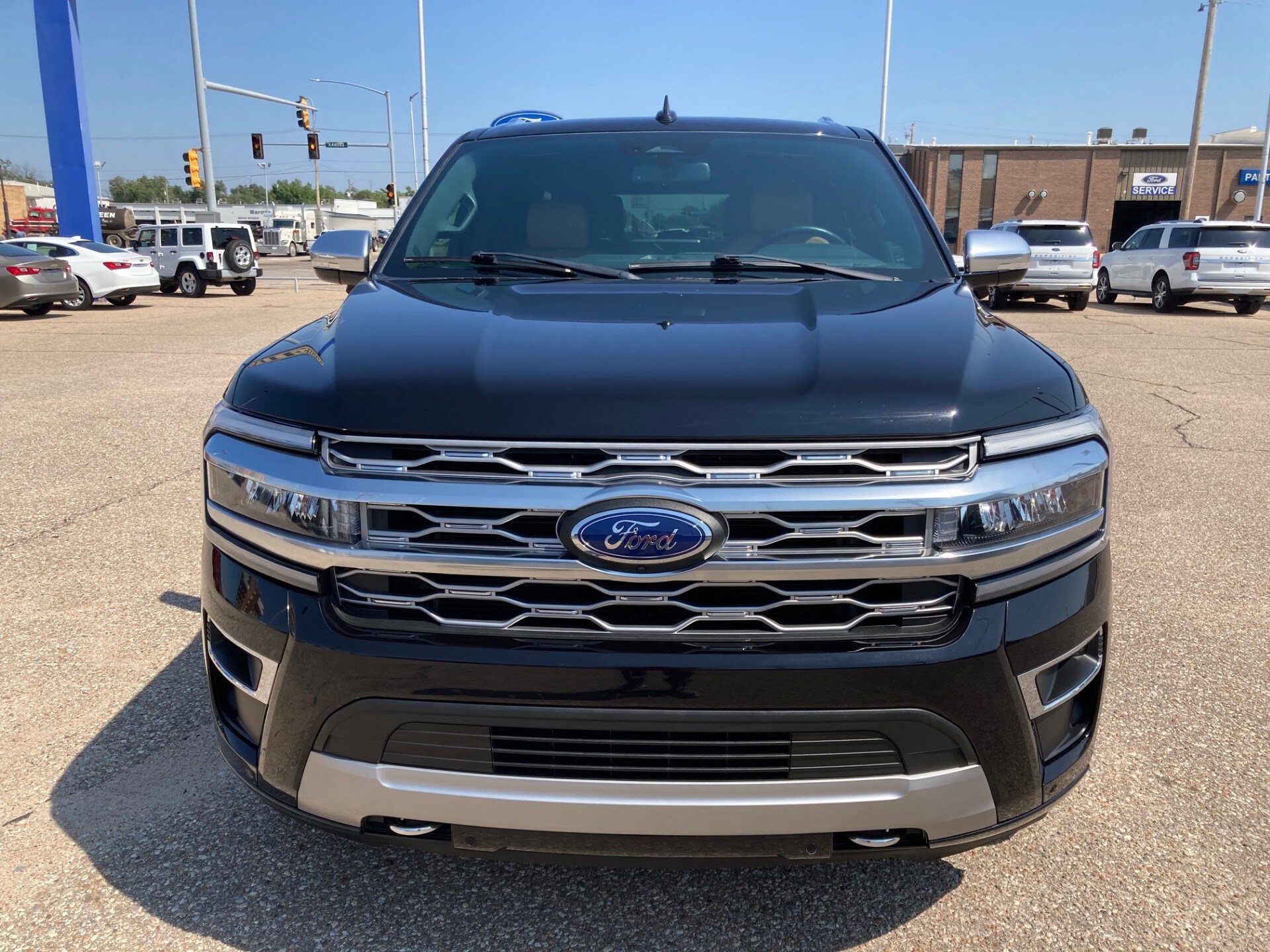 2022 Ford Expedition MAX Platinum photo 2