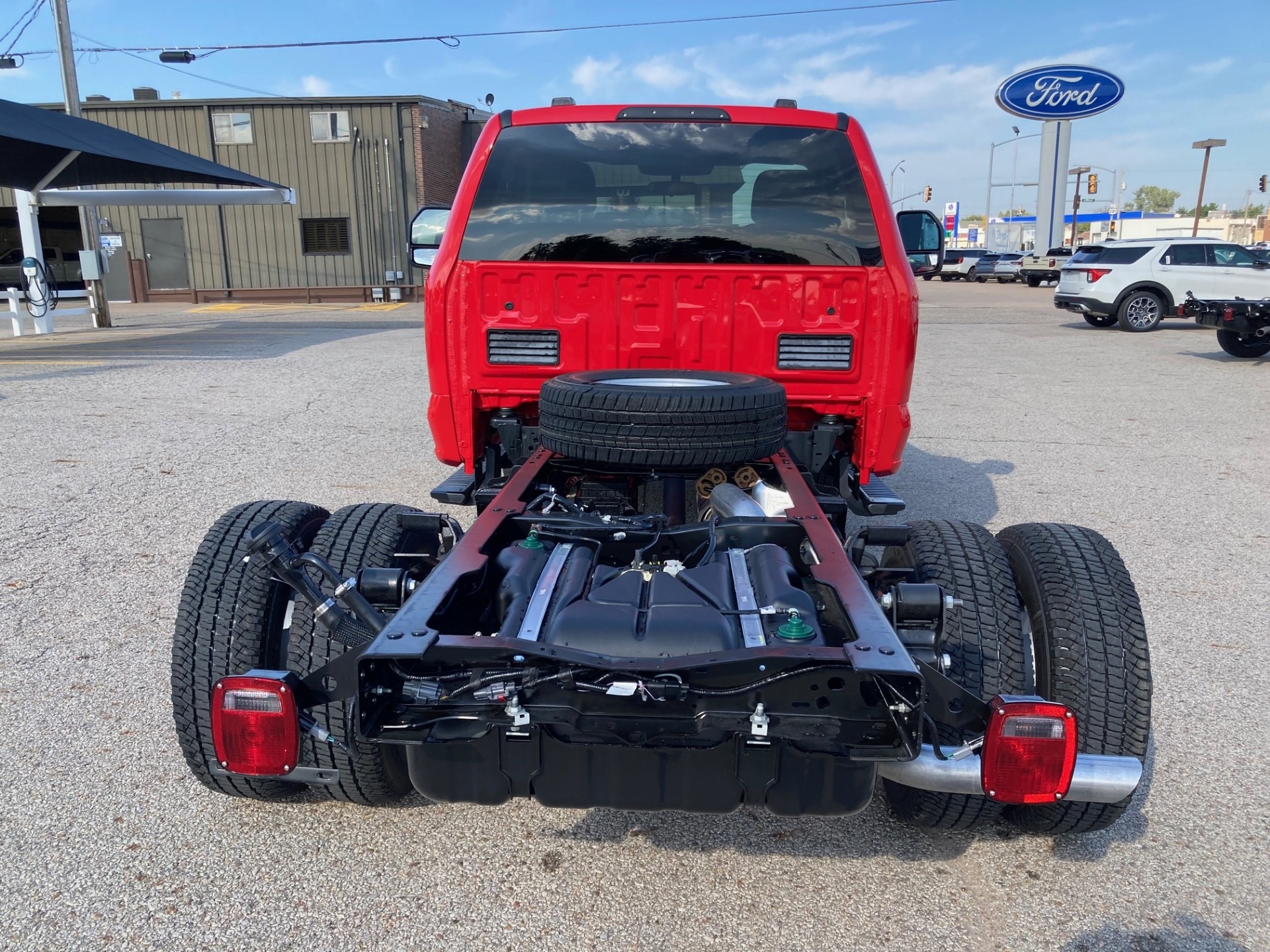 2026 Ford F-350 Super Duty Chassis Cab XLT - Photo 6