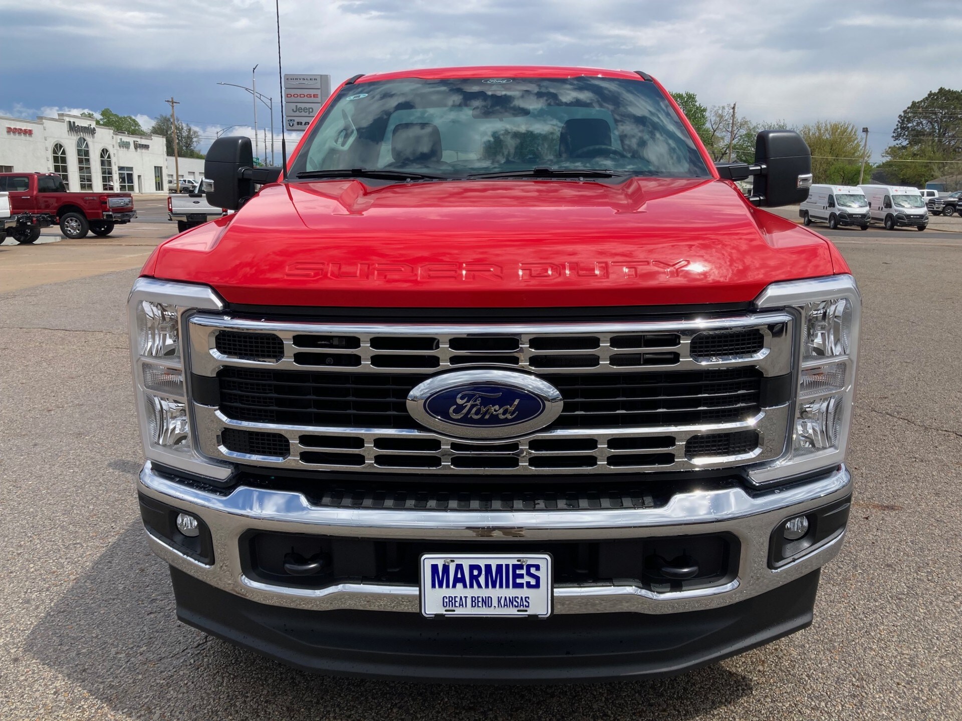 2025 Ford F-350 XLT photo 2