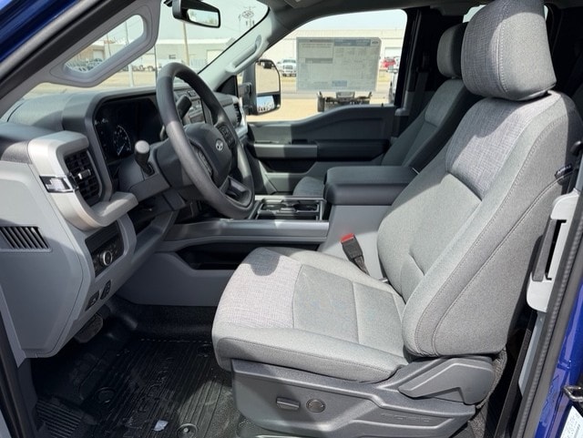 2026 Ford F-350 Super Duty Chassis Cab XLT - Photo 9