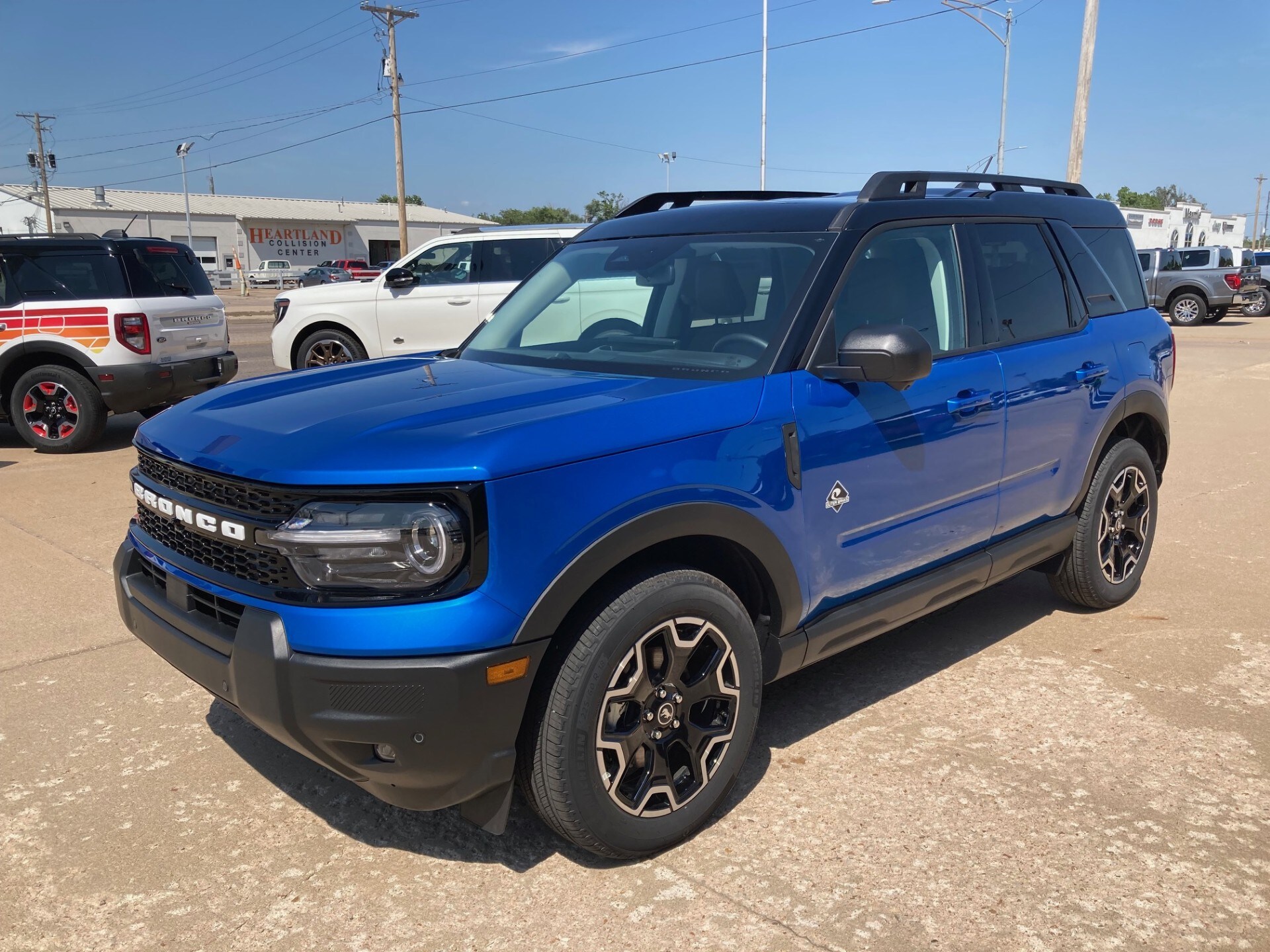 2025 Ford Bronco Sport Outer Banks photo 3