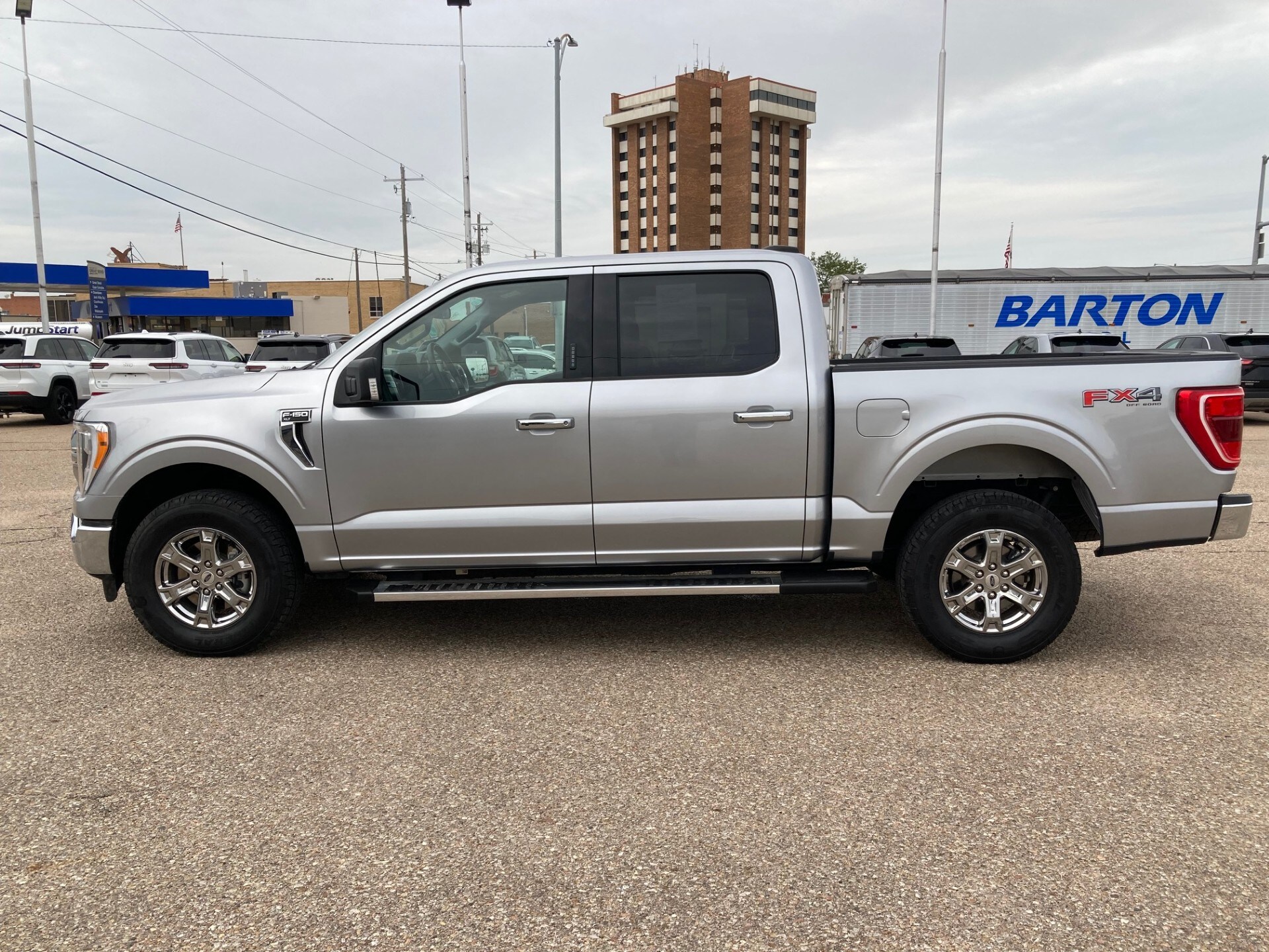 2023 Ford F-150 XLT photo 3