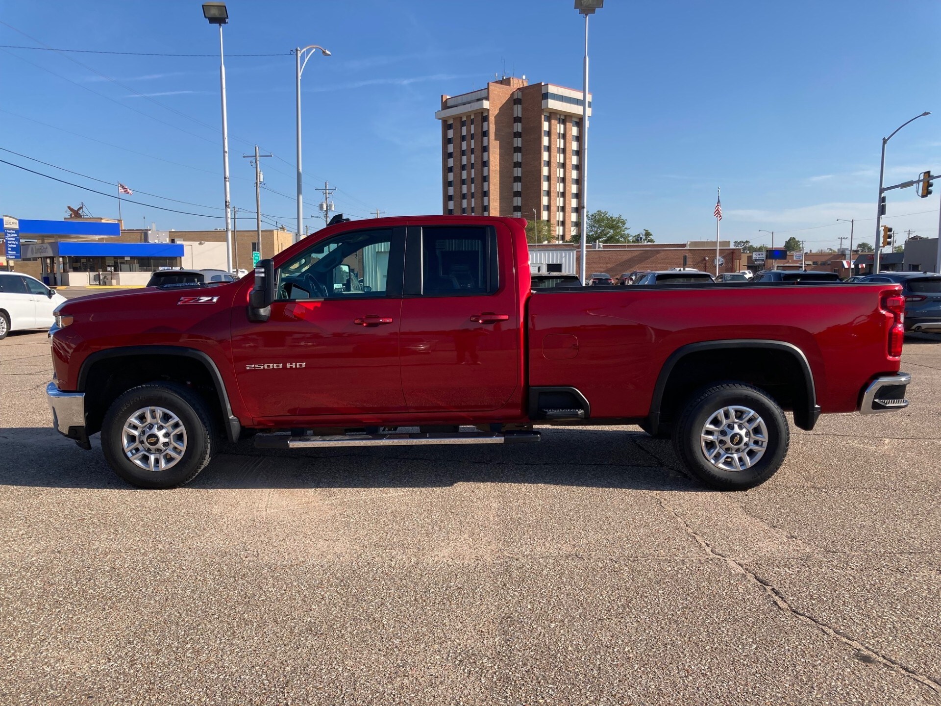 2023 Chevrolet Silverado LT photo 4