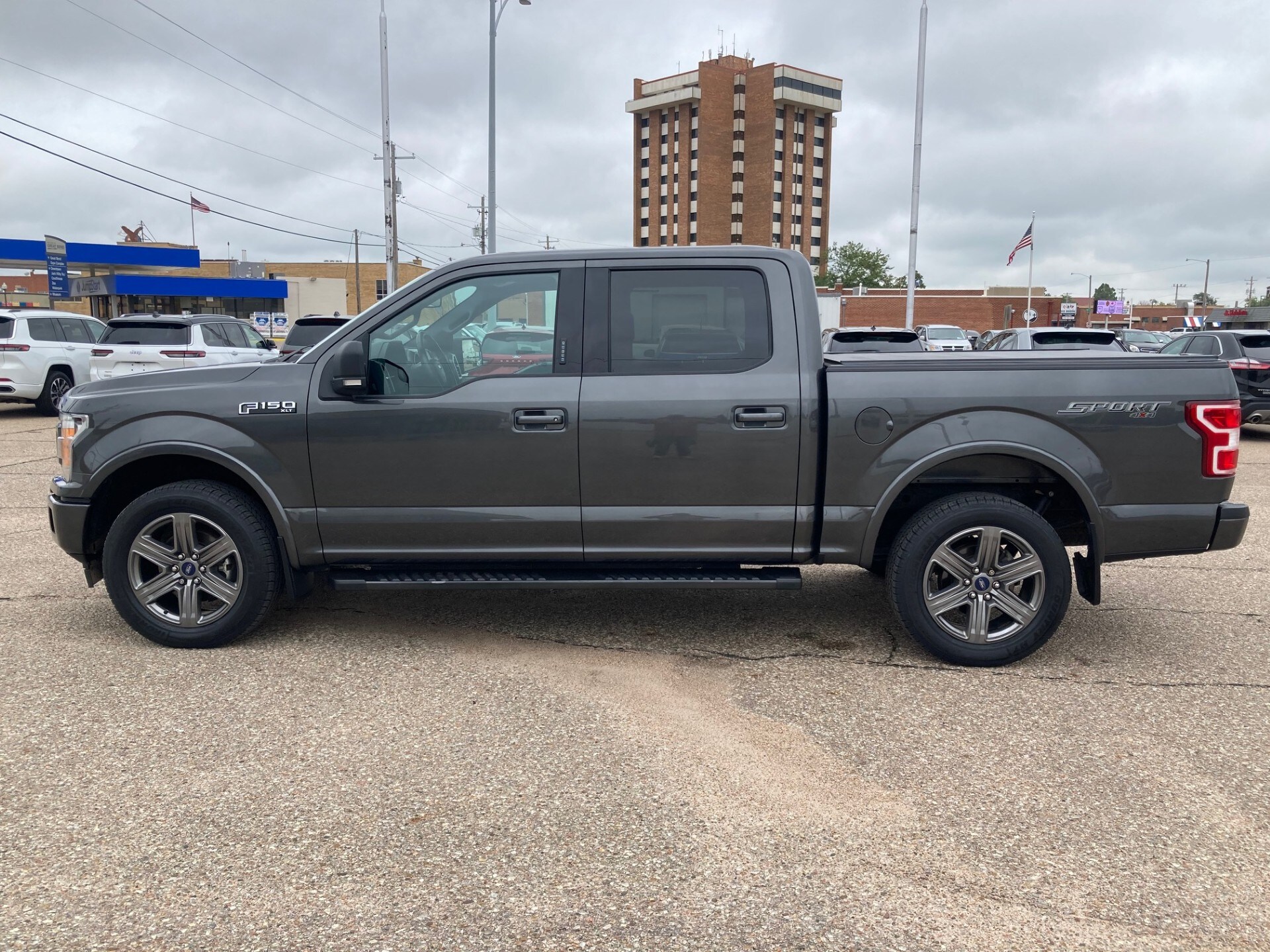 2020 Ford F-150 XLT photo 3