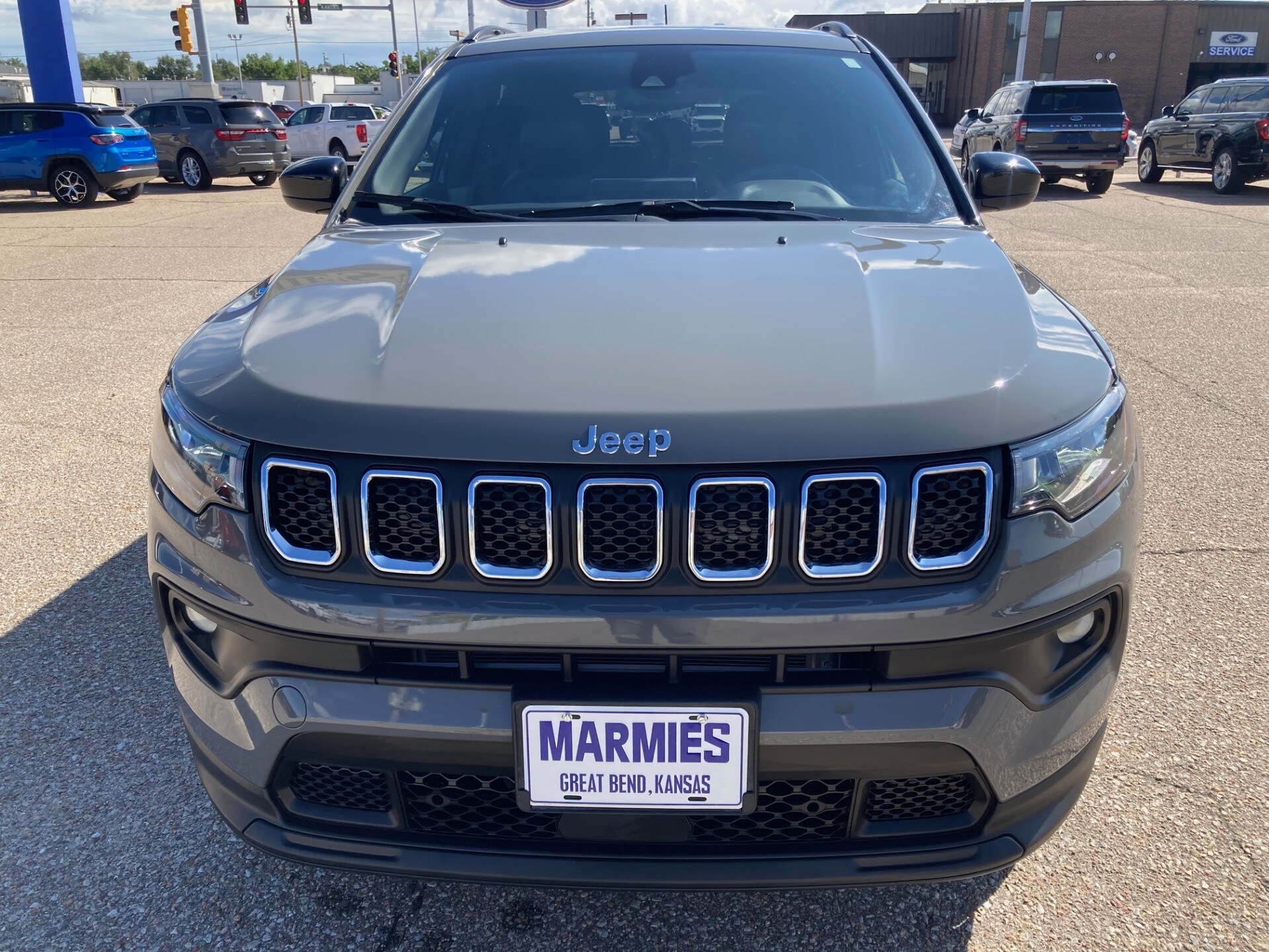 2024 Jeep Compass Latitude photo 2