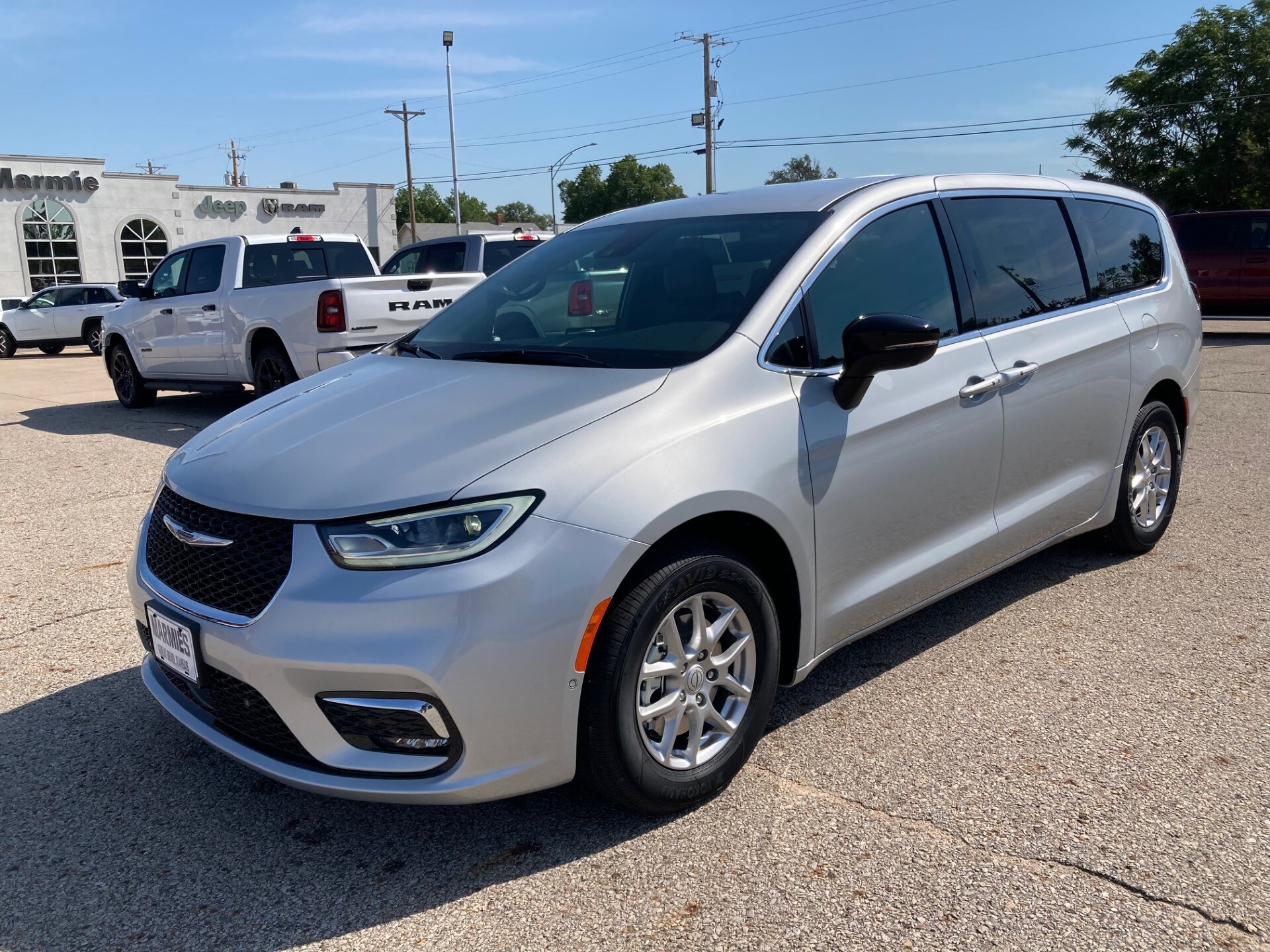 2026 Chrysler Pacifica photo 4