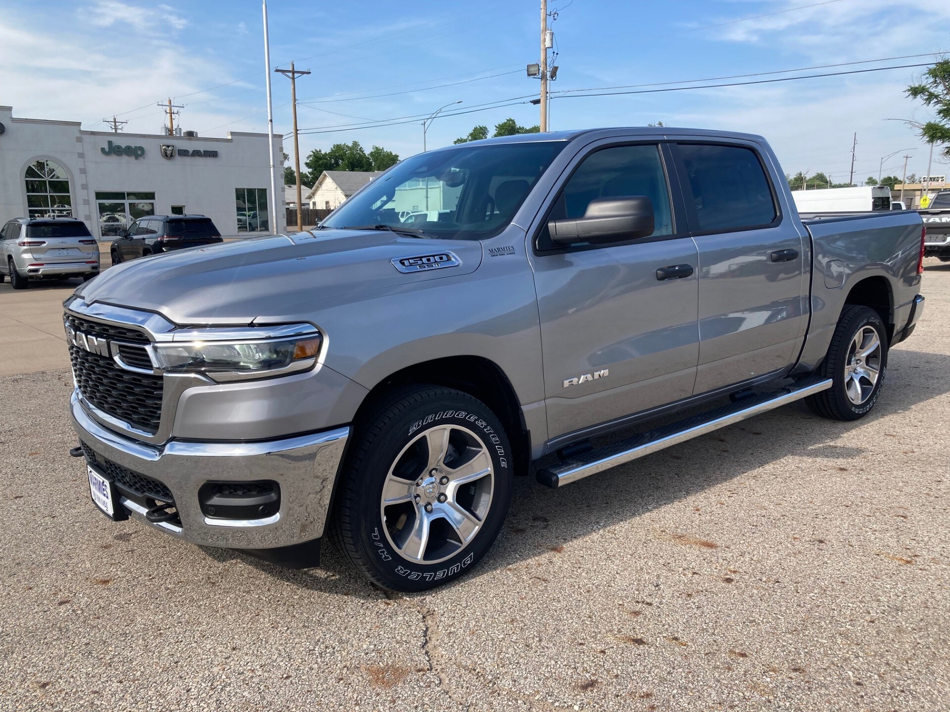 2025 Ram 1500 Tradesman photo 3