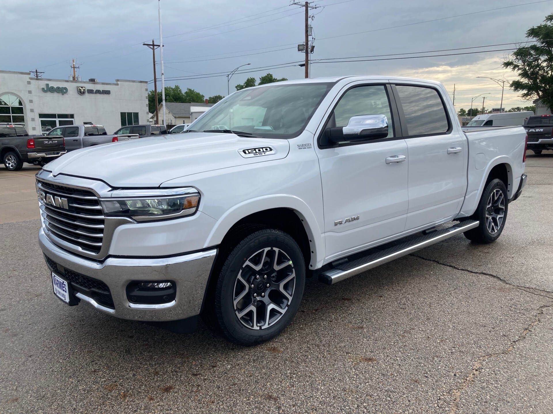 2025 Ram 1500 Laramie photo 3