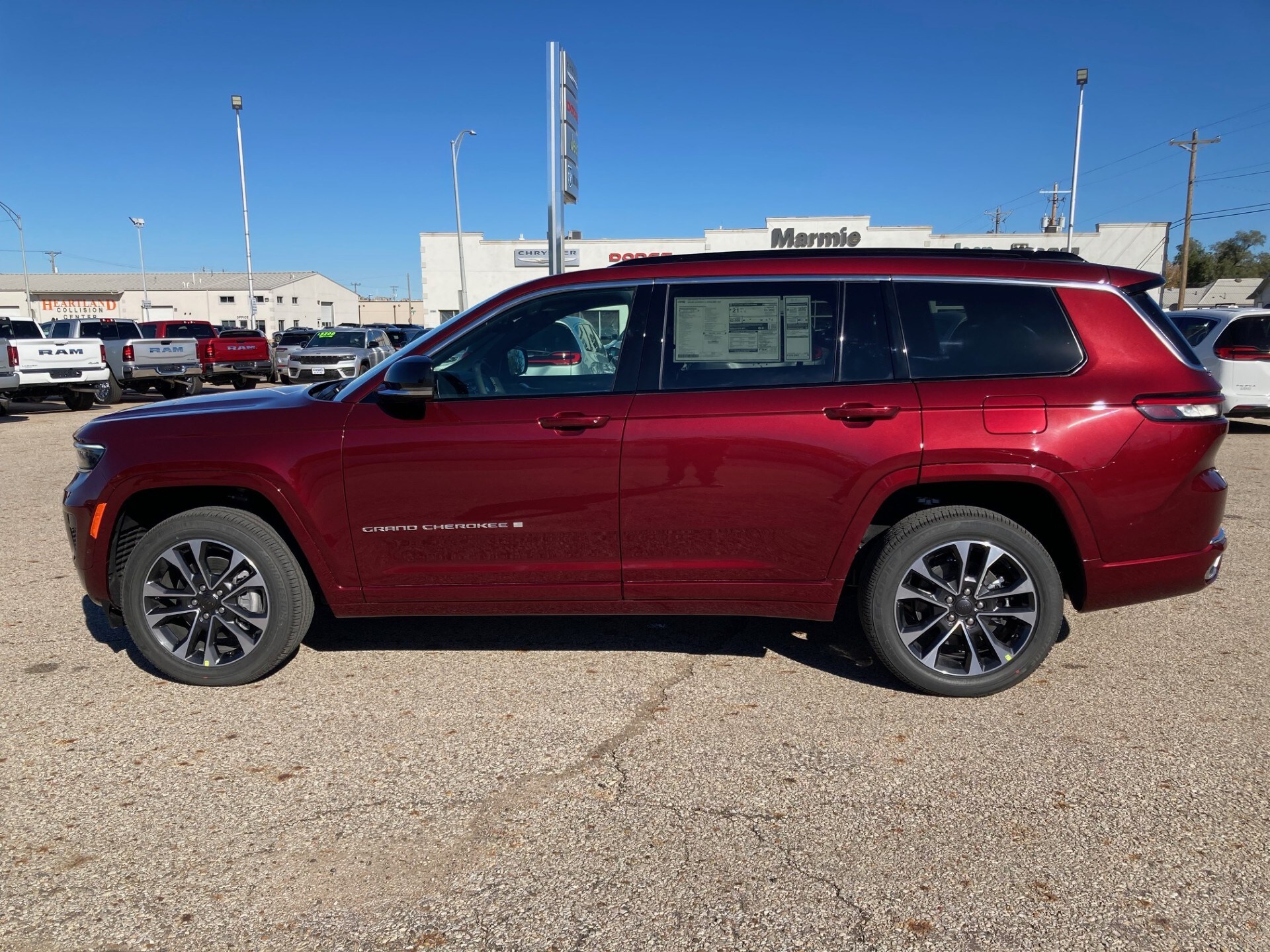 2025 Jeep Grand Cherokee Overland photo 4