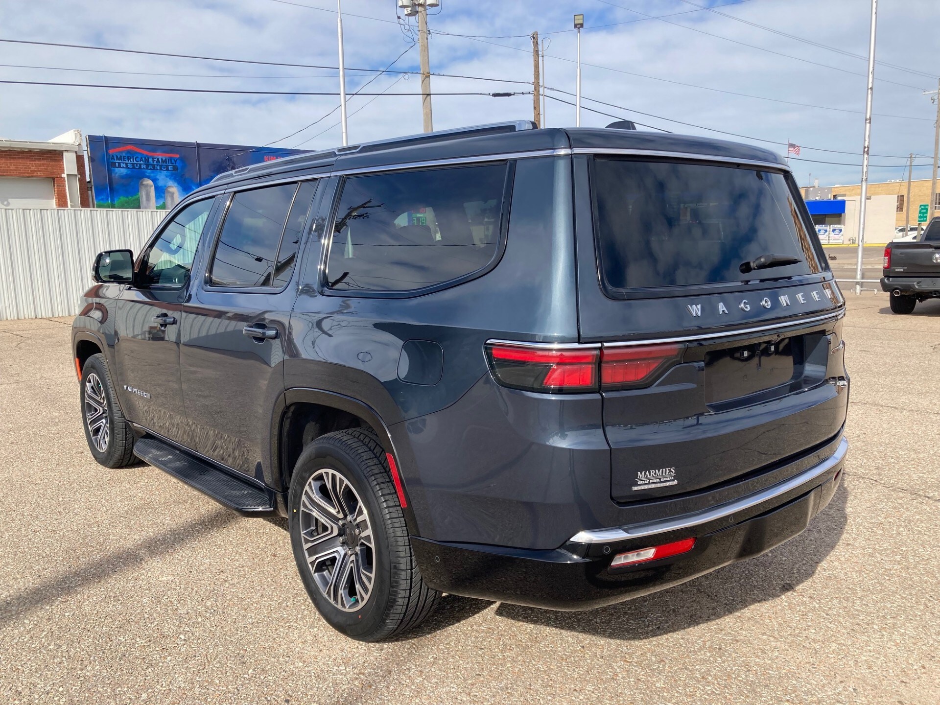 2023 Jeep Wagoneer Base photo 3