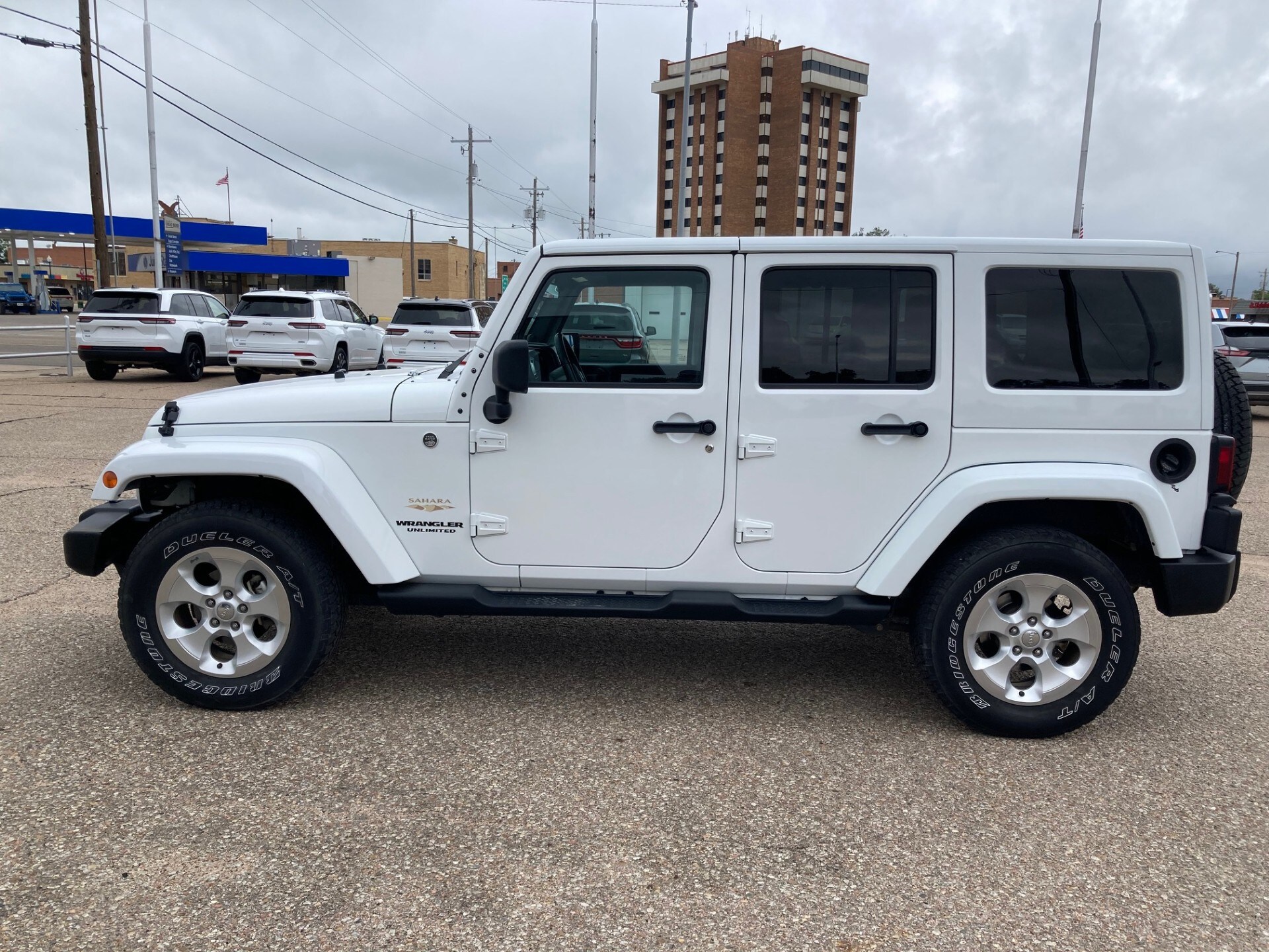 2014 Jeep Wrangler Sahara photo 3