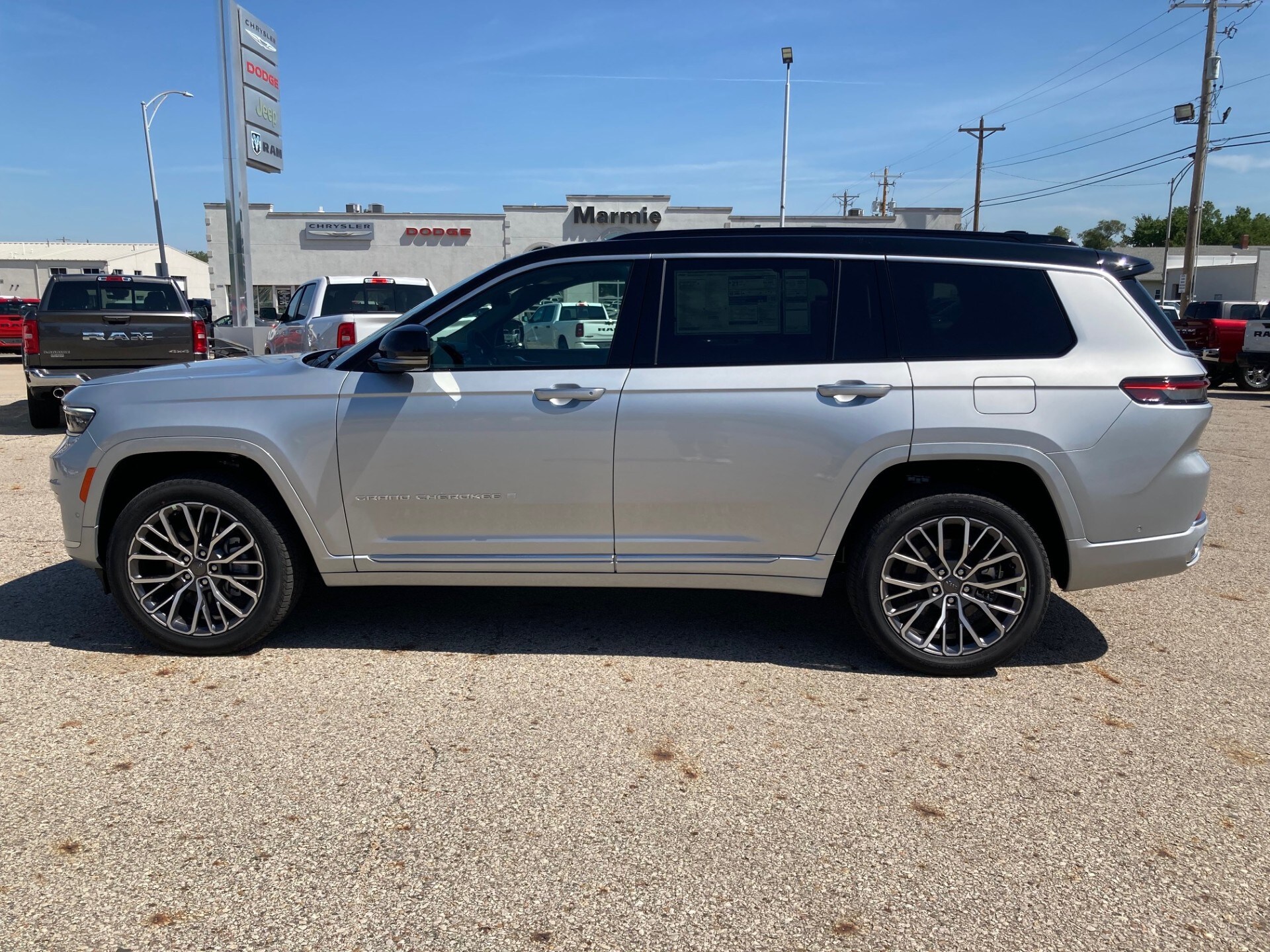2025 Jeep Grand Cherokee L Summit Reserve photo 4