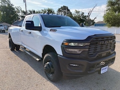 2026 Ram 3500 TRADESMAN CREW CAB 4X4 8' BOX Pickup