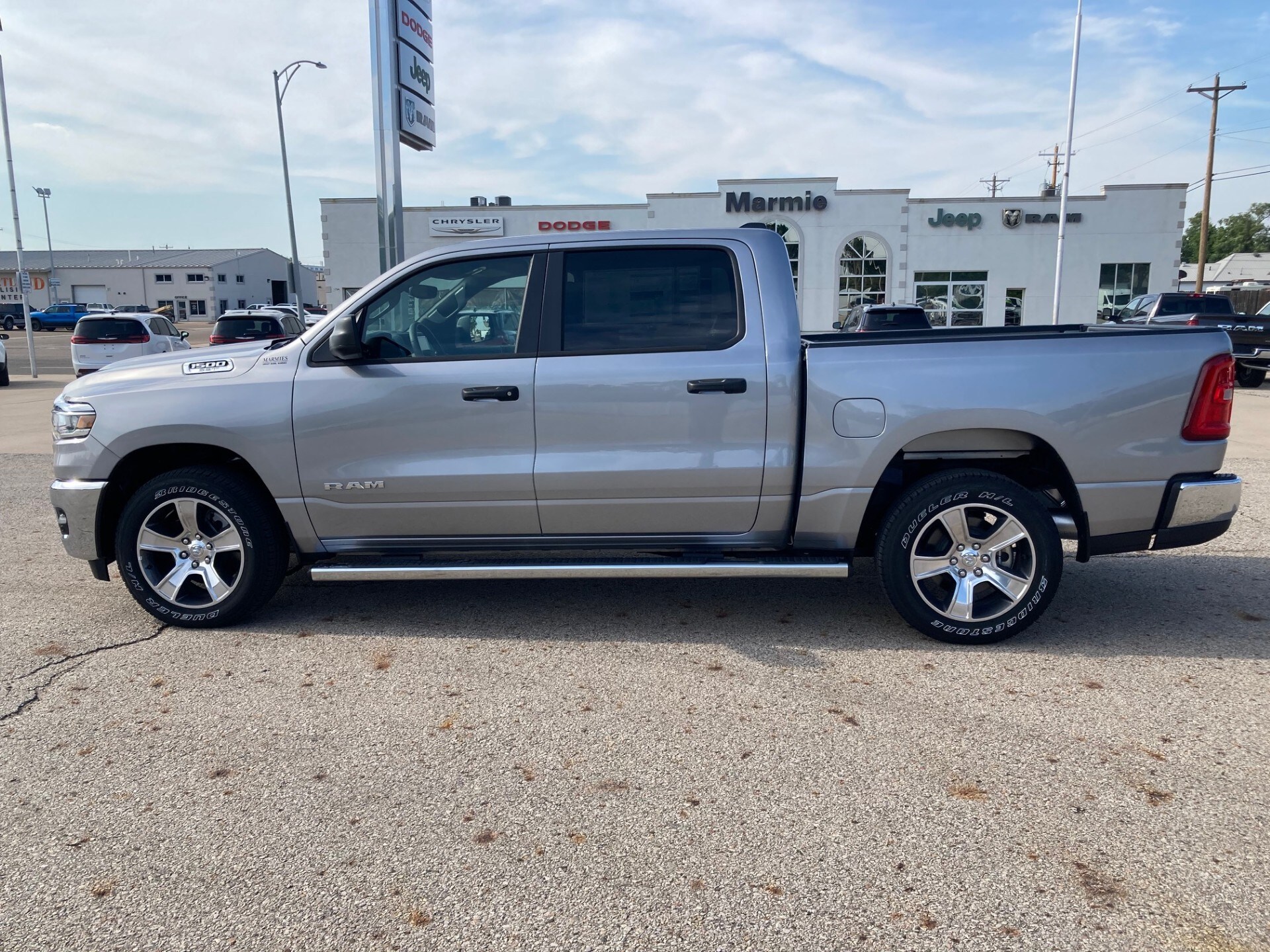 2025 Ram 1500 Tradesman photo 4