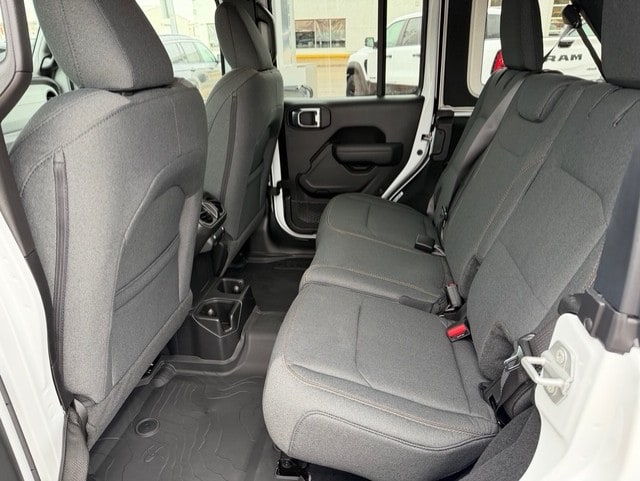 2026 Jeep Wrangler 4-Door Willys - Photo 11