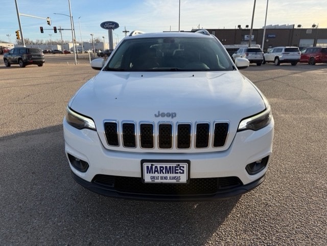 Used 2019 Jeep Cherokee Latitude with VIN 1C4PJMCB0KD141257 for sale in Great Bend, KS