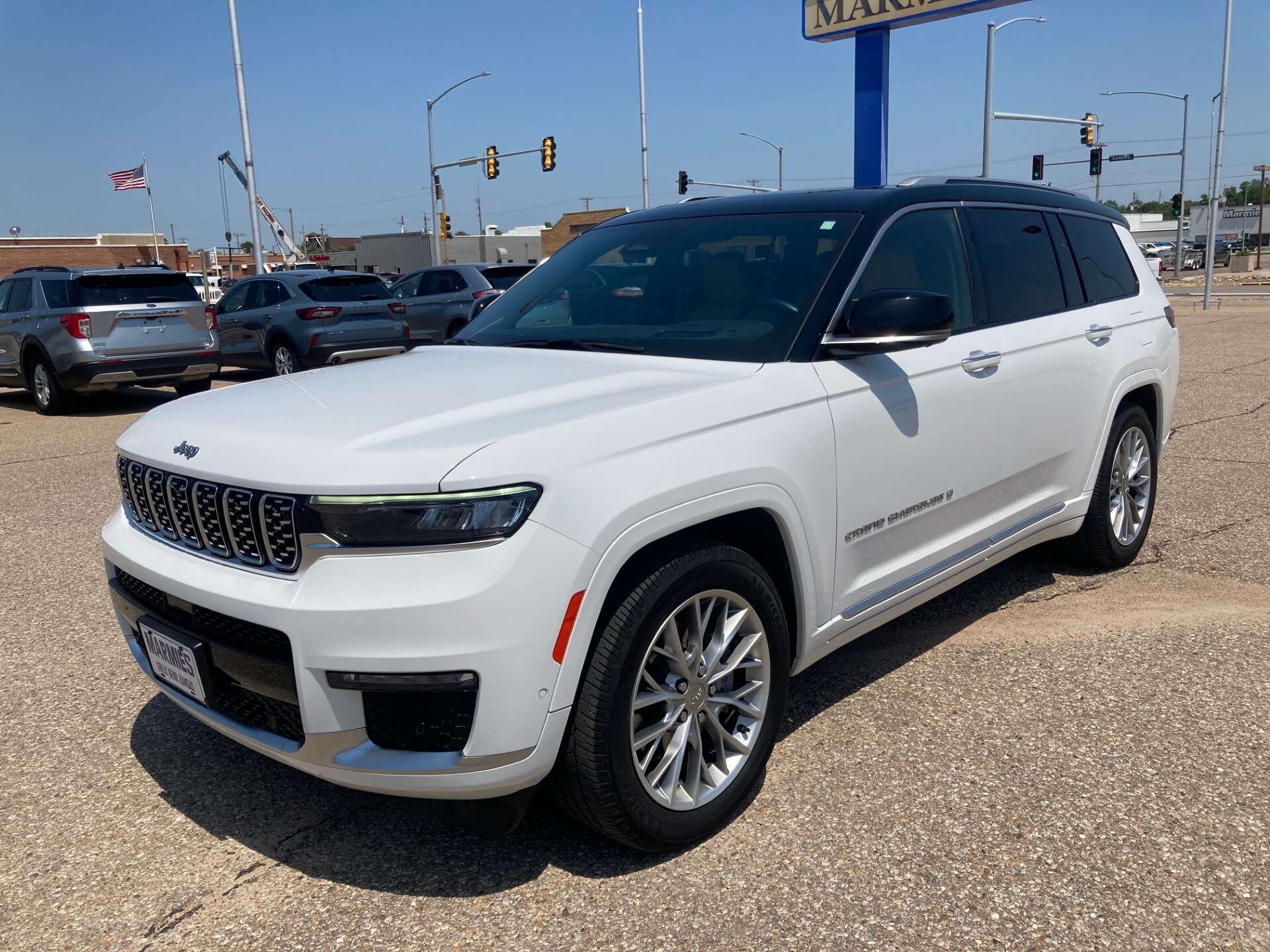 2023 Jeep Cherokee L Summit Reserve photo 2