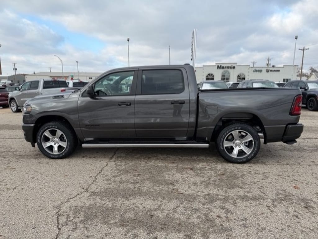 New 2026 Ram 1500 EXPRESS CREW CAB 4X4 5'7 BOX Pickup