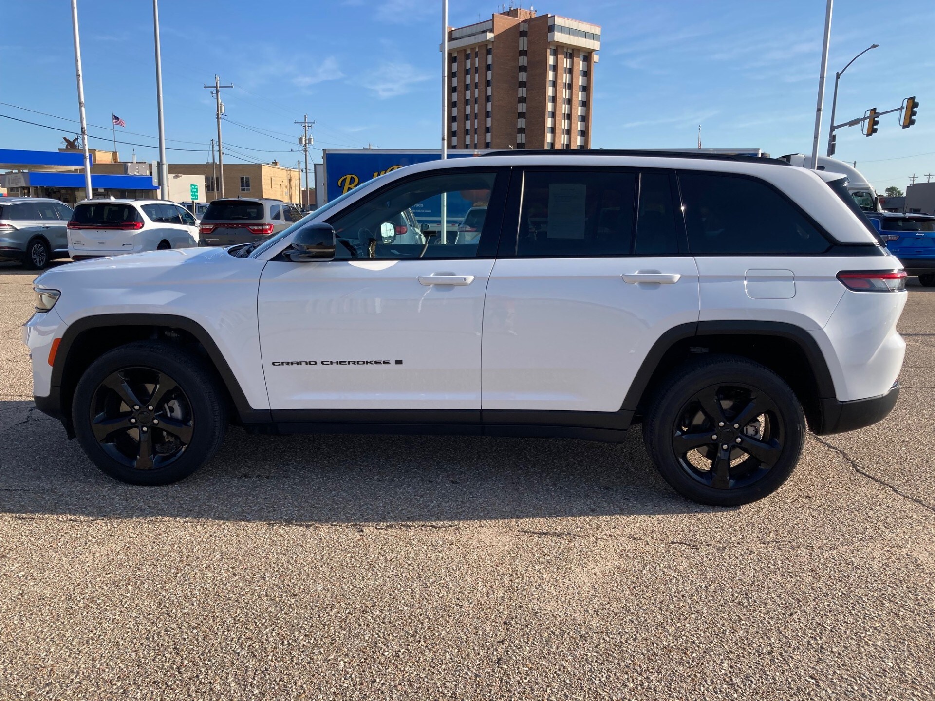 2023 Jeep Grand Cherokee Altitude photo 4