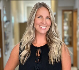 Staff member Kelsie Schnoebelen from ID_33a33e155602