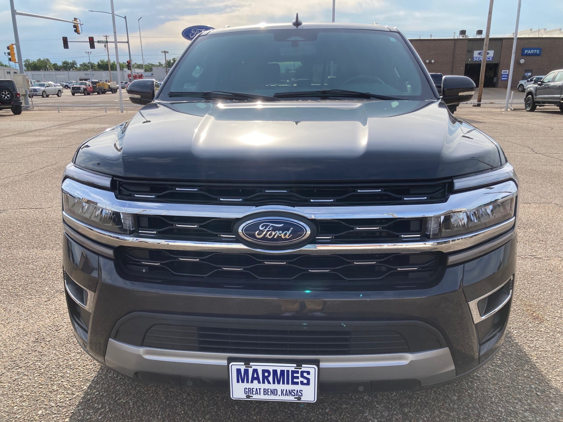 2024 Ford Expedition Limited photo 2
