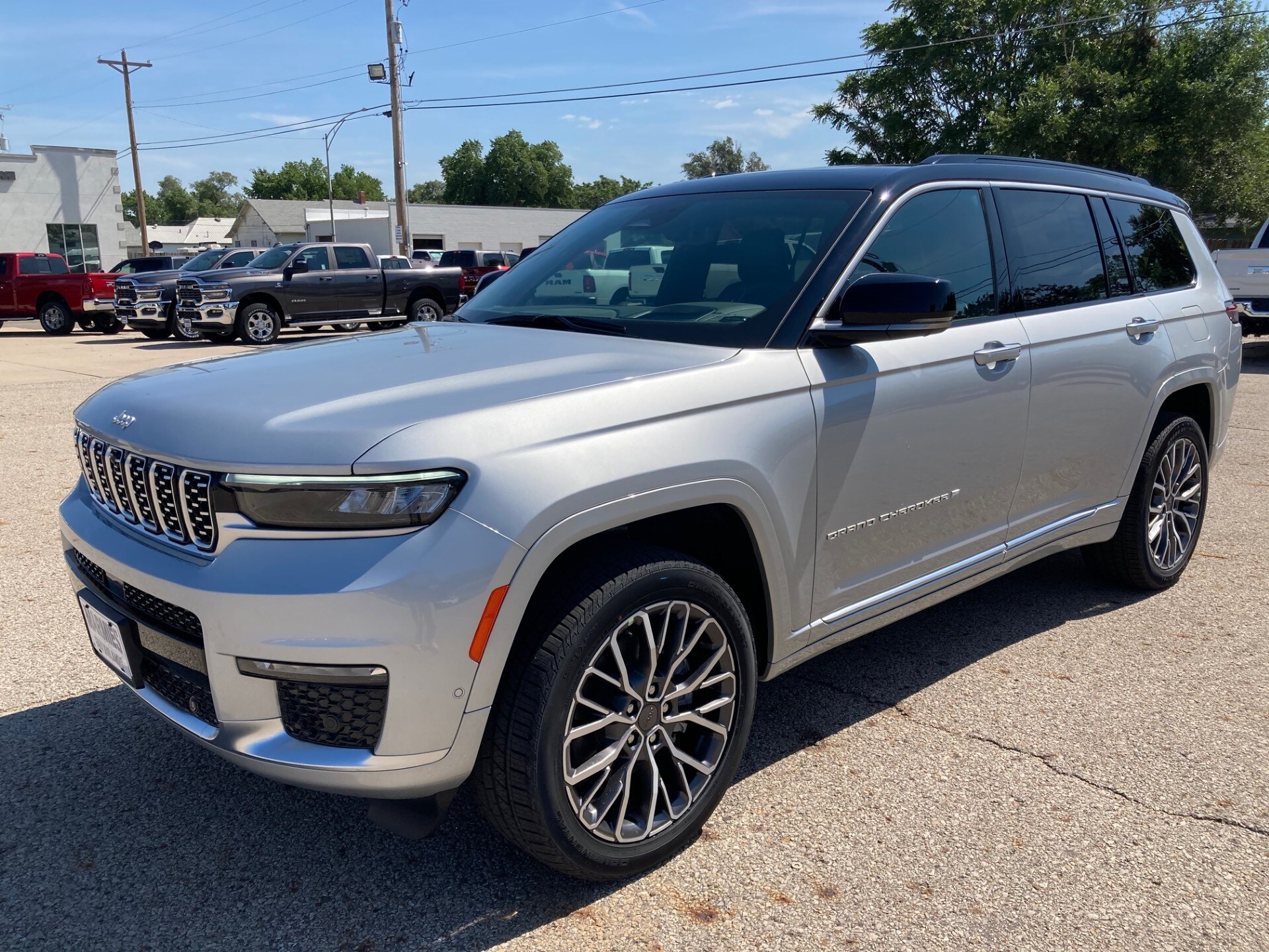 2025 Jeep Grand Cherokee L Summit Reserve photo 3
