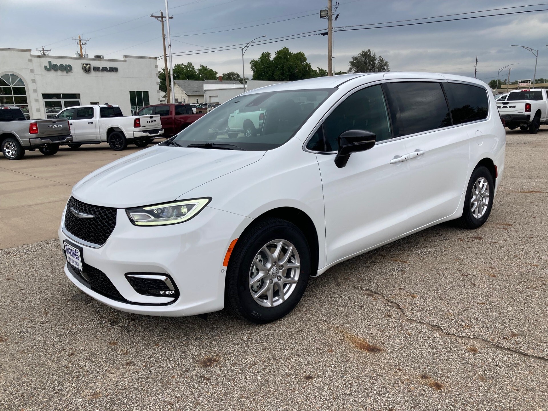 2026 Chrysler Pacifica photo 3