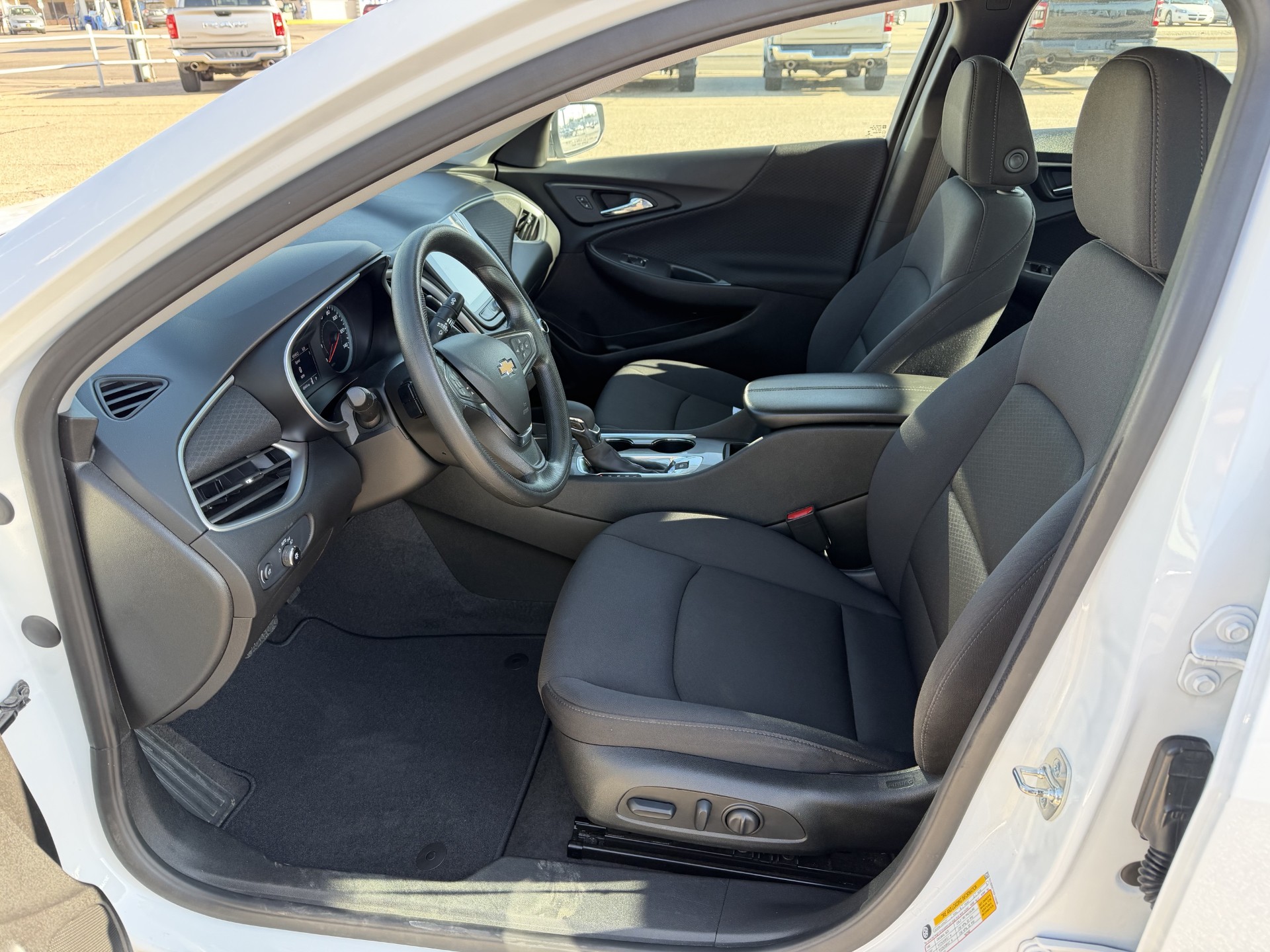 2025 Chevrolet Malibu 1LT - Photo 12