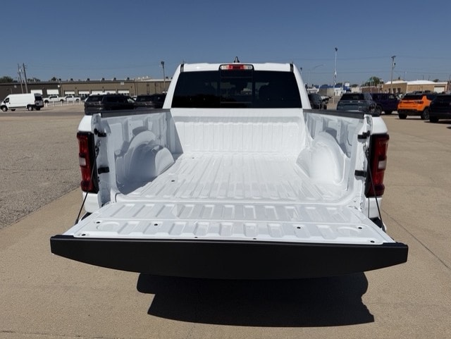2026 RAM 1500 Express - Photo 8