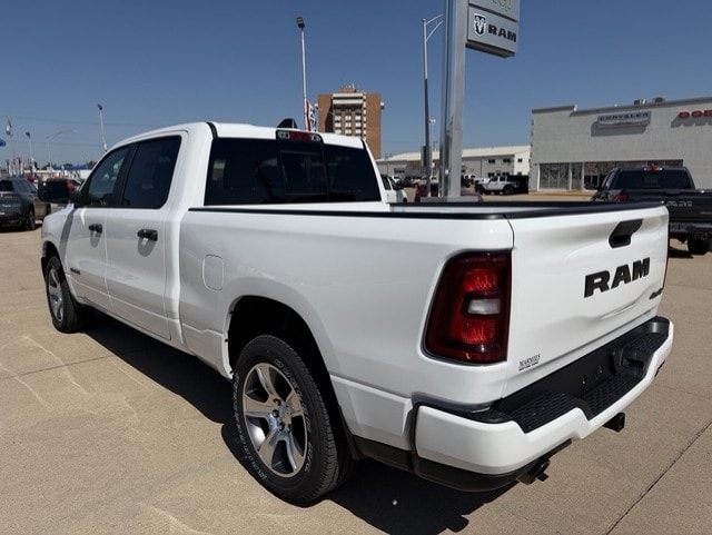 2026 RAM 1500 Express - Photo 9