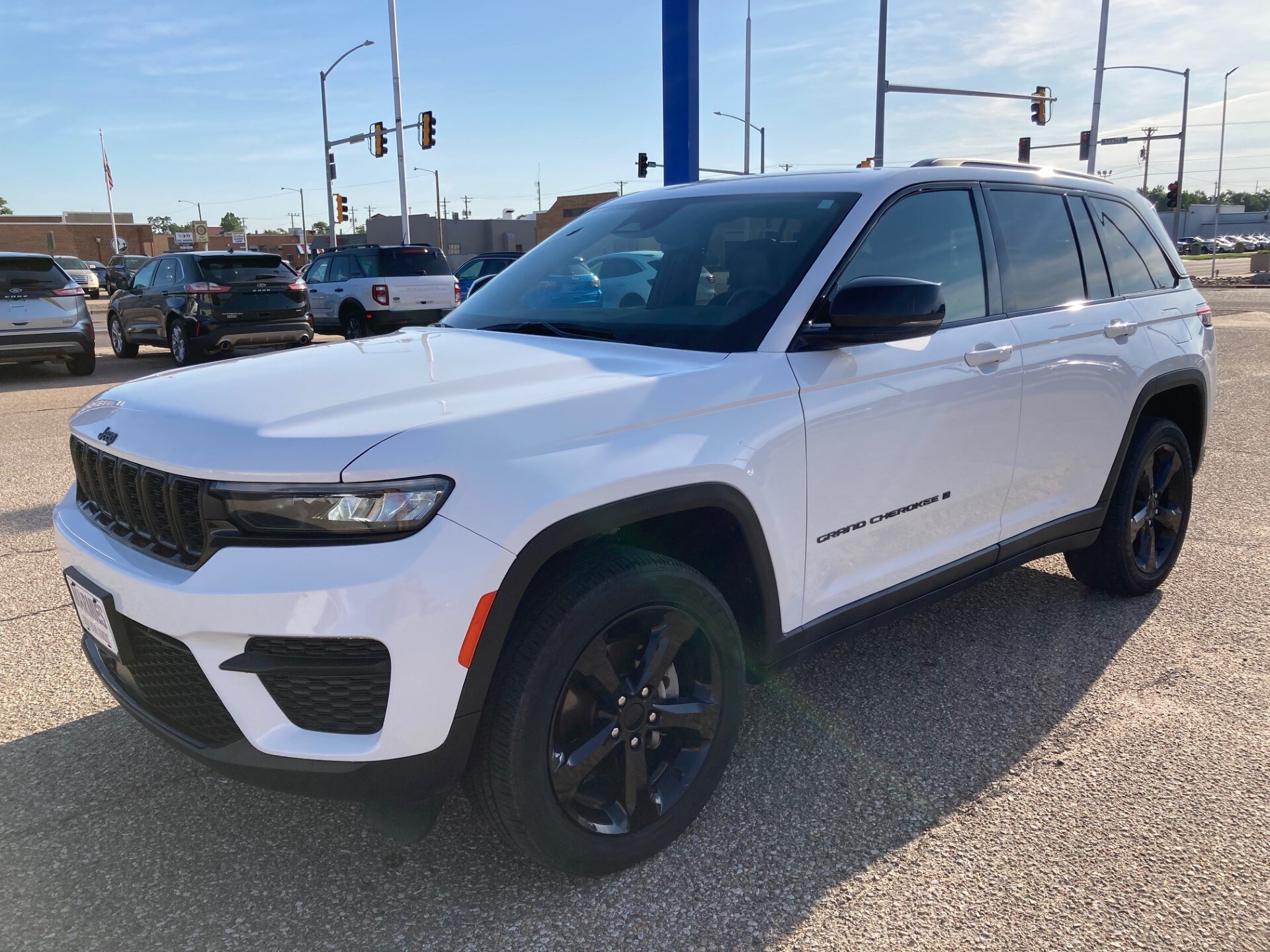 2023 Jeep Grand Cherokee Altitude photo 3