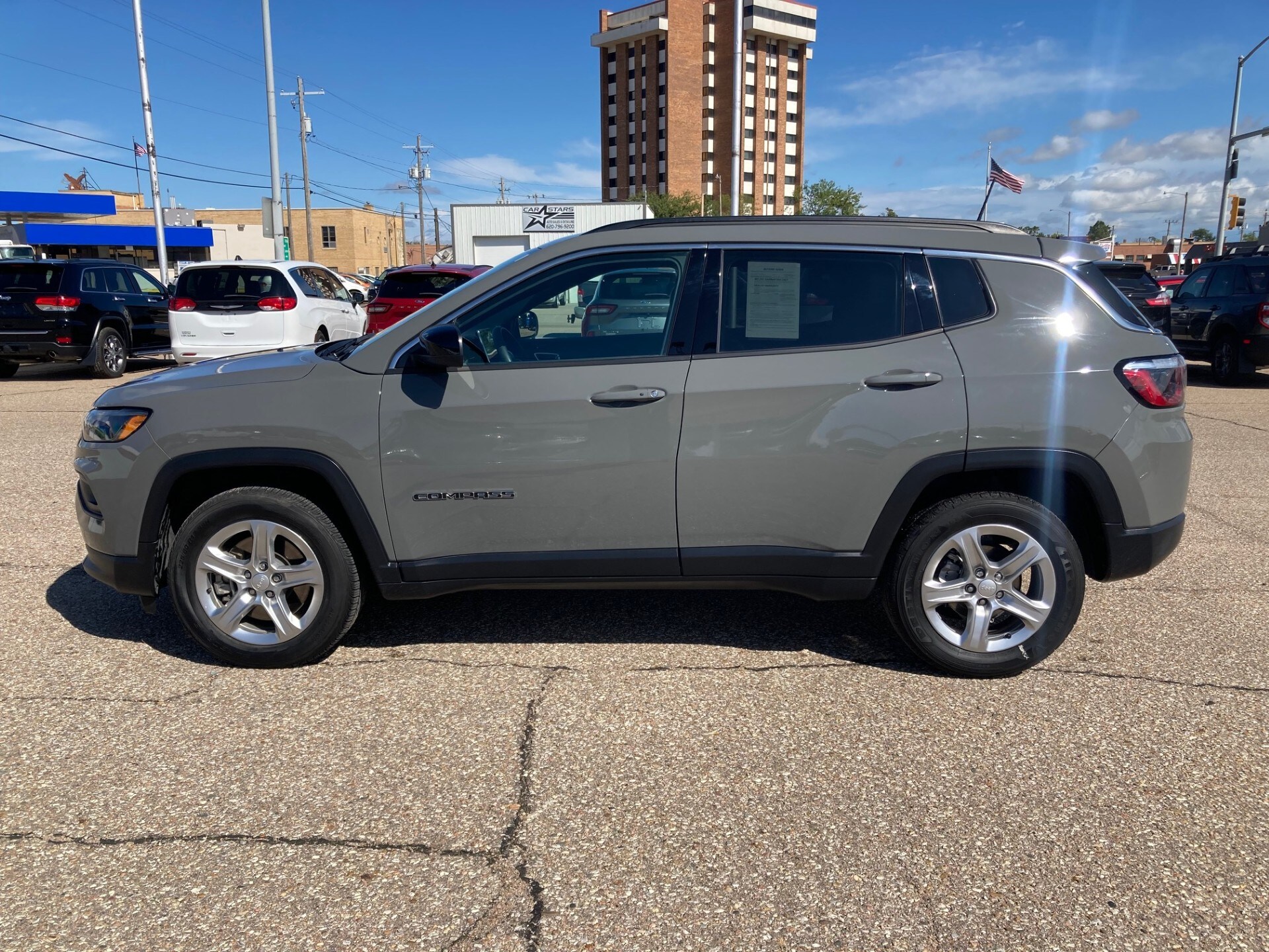 2024 Jeep Compass Latitude photo 3