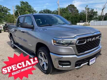 2025 Ram 1500 TRADESMAN CREW CAB 4X4 5'7 BOX Pickup