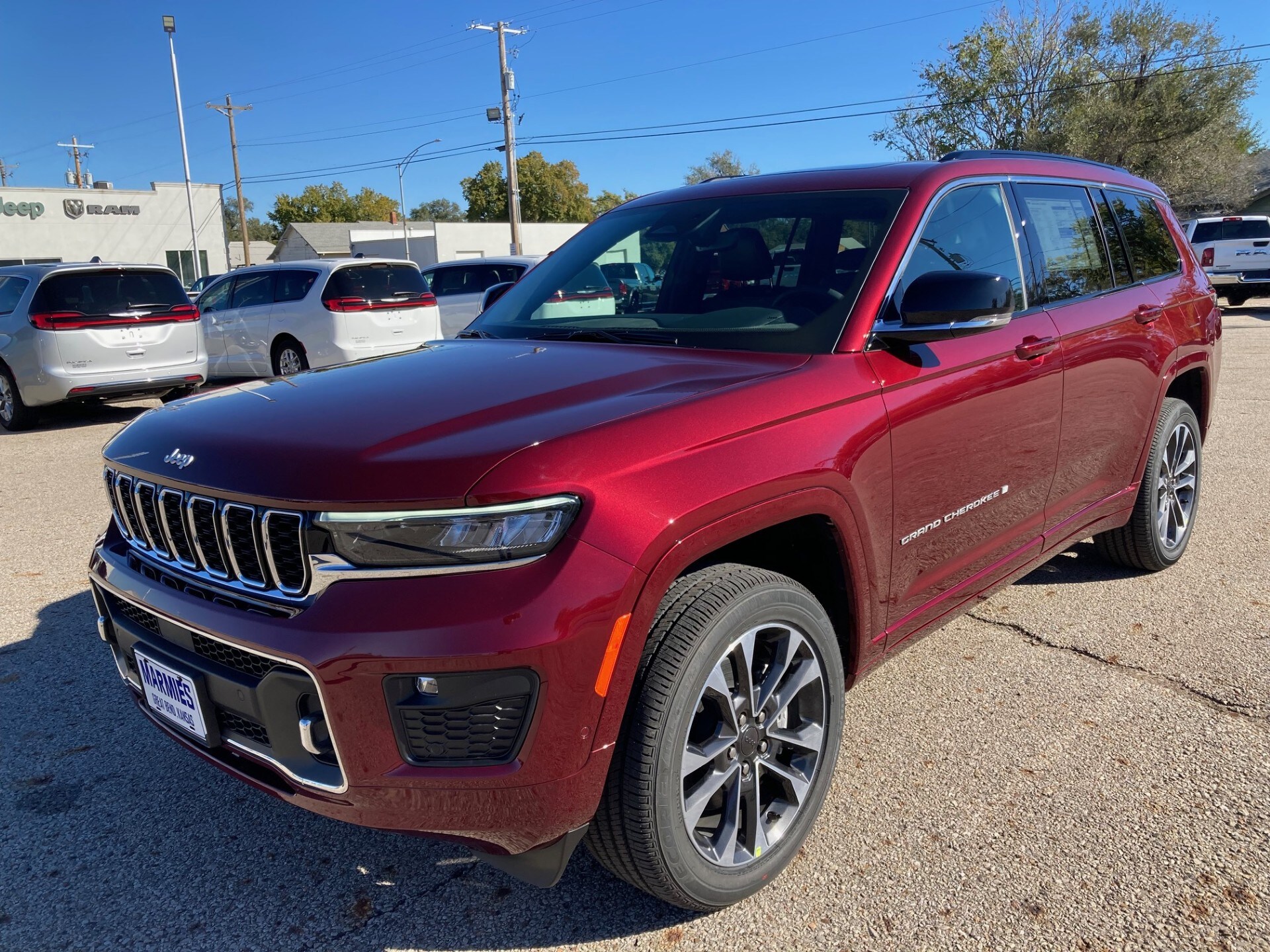 2025 Jeep Grand Cherokee Overland photo 3