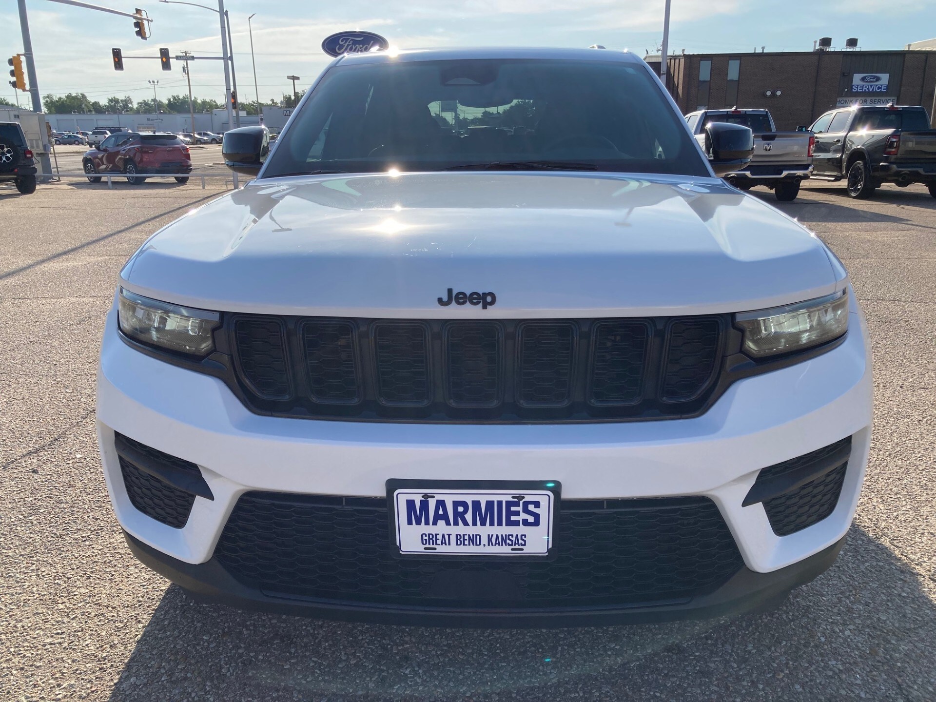 2023 Jeep Grand Cherokee Altitude photo 2