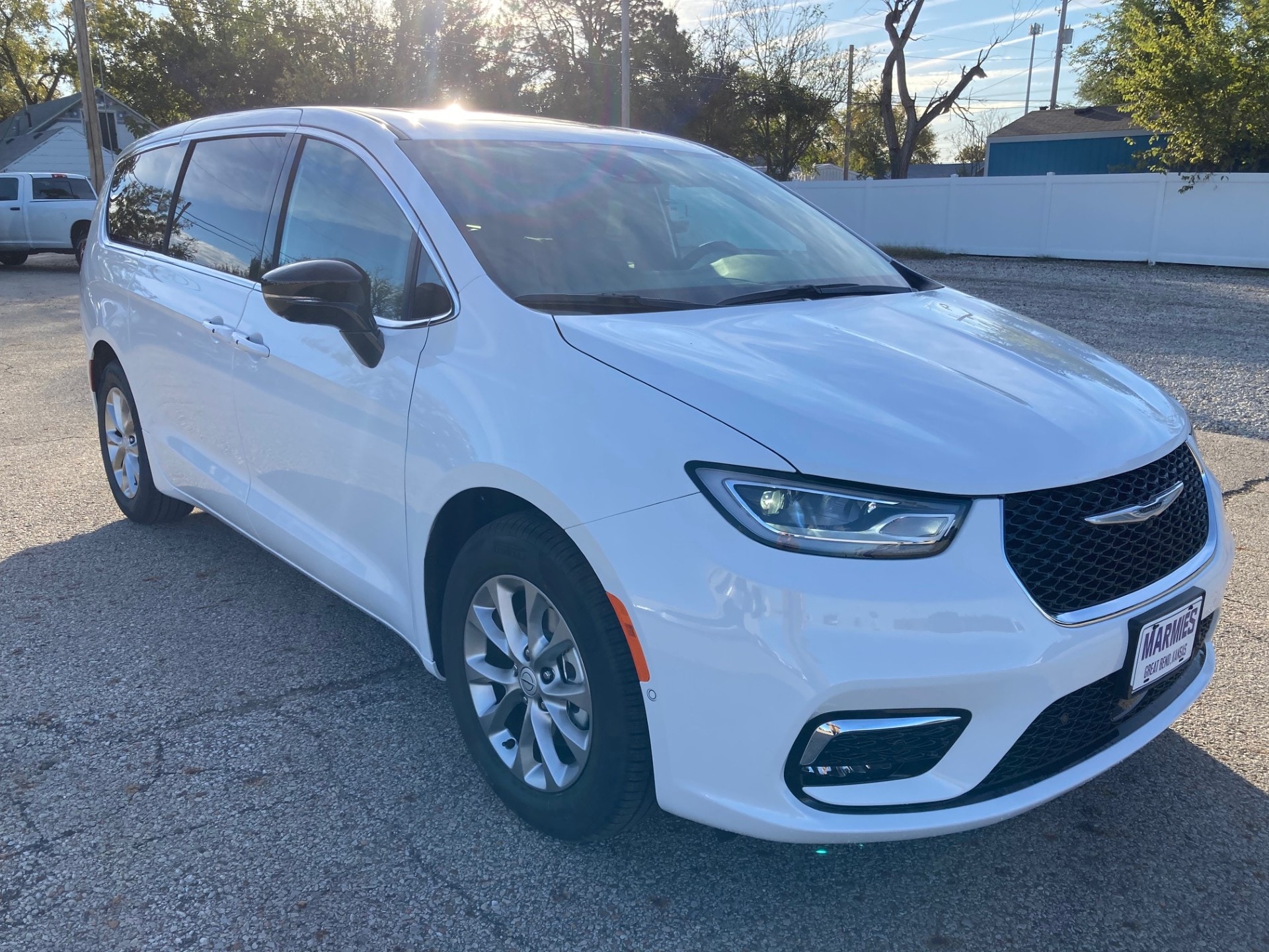 2026 Chrysler Pacifica Limited's photo