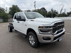 2026 Ram 3500 Chassis Cab TRADESMAN CREW   4X4 60' CA Pickup