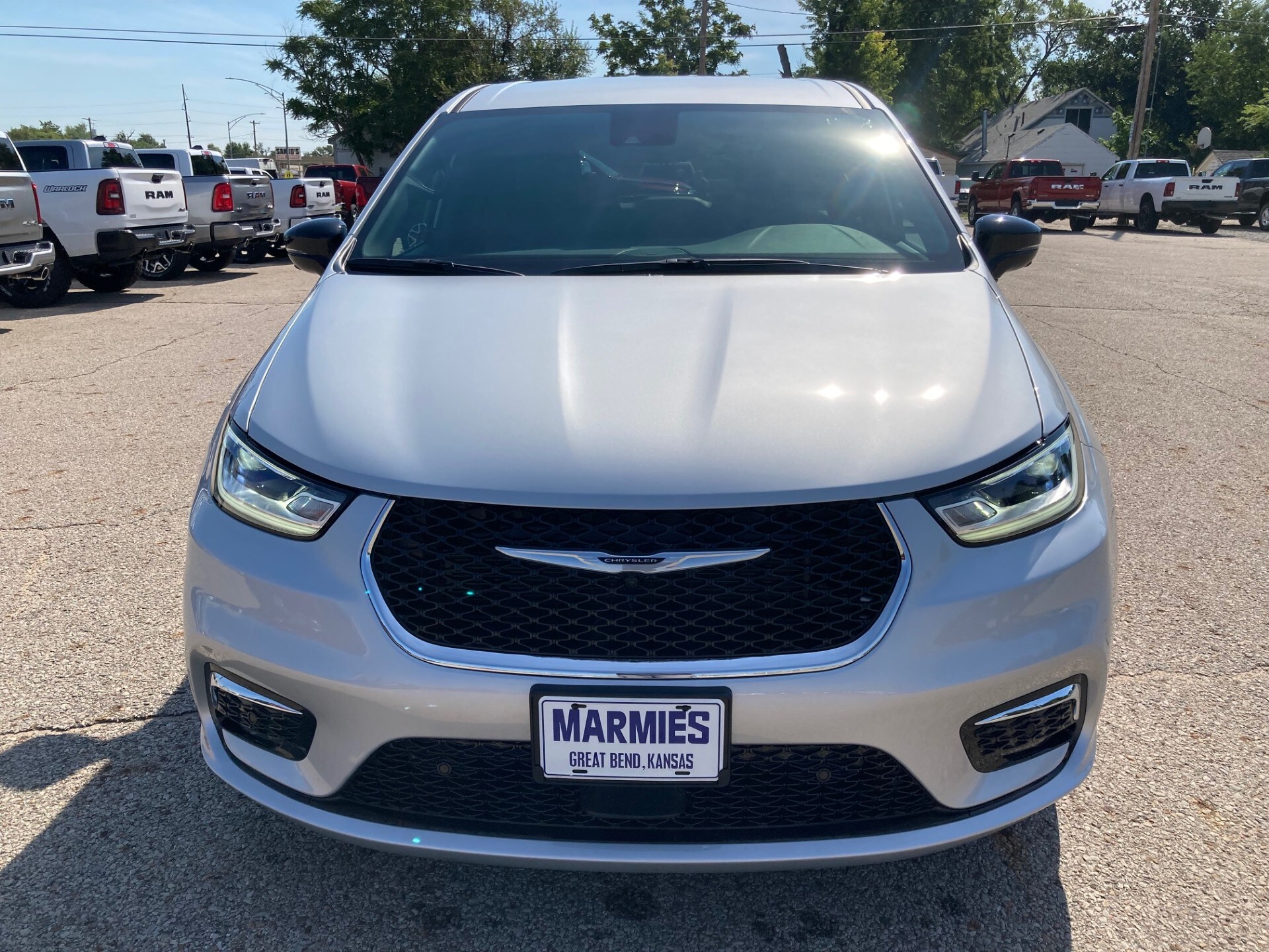 2026 Chrysler Pacifica photo 3