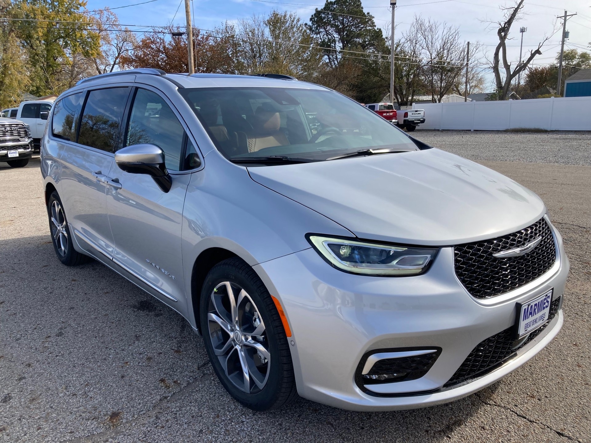 2026 Chrysler Pacifica Pinnacle's photo