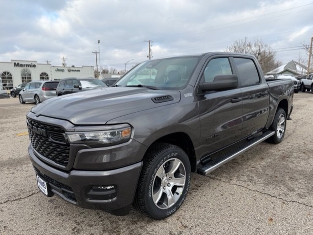 New 2026 Ram 1500 EXPRESS CREW CAB 4X4 5'7 BOX Pickup