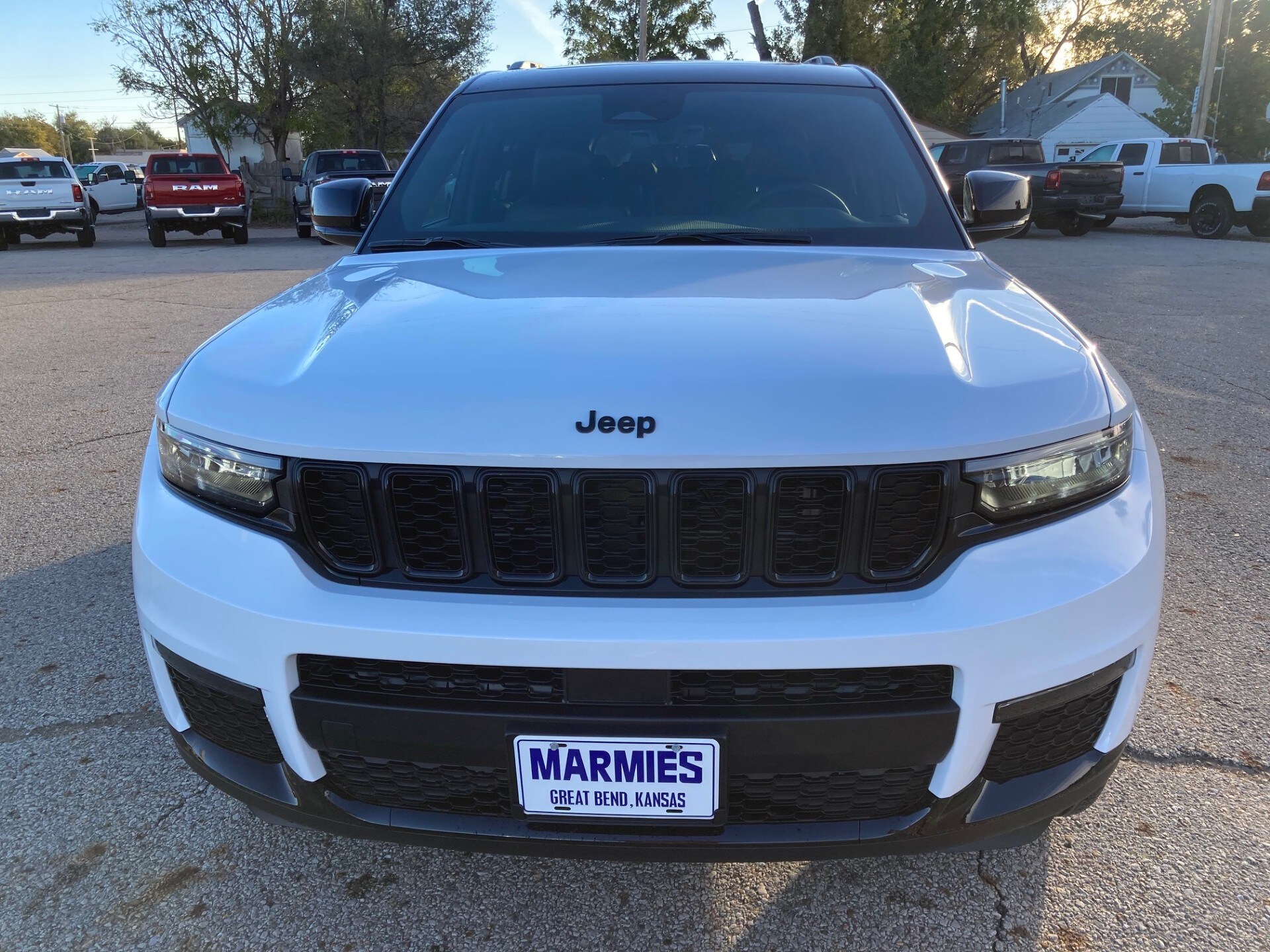 2025 Jeep Grand Cherokee Limited photo 2