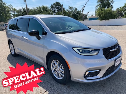 2026 Chrysler Pacifica SELECT Passenger Van