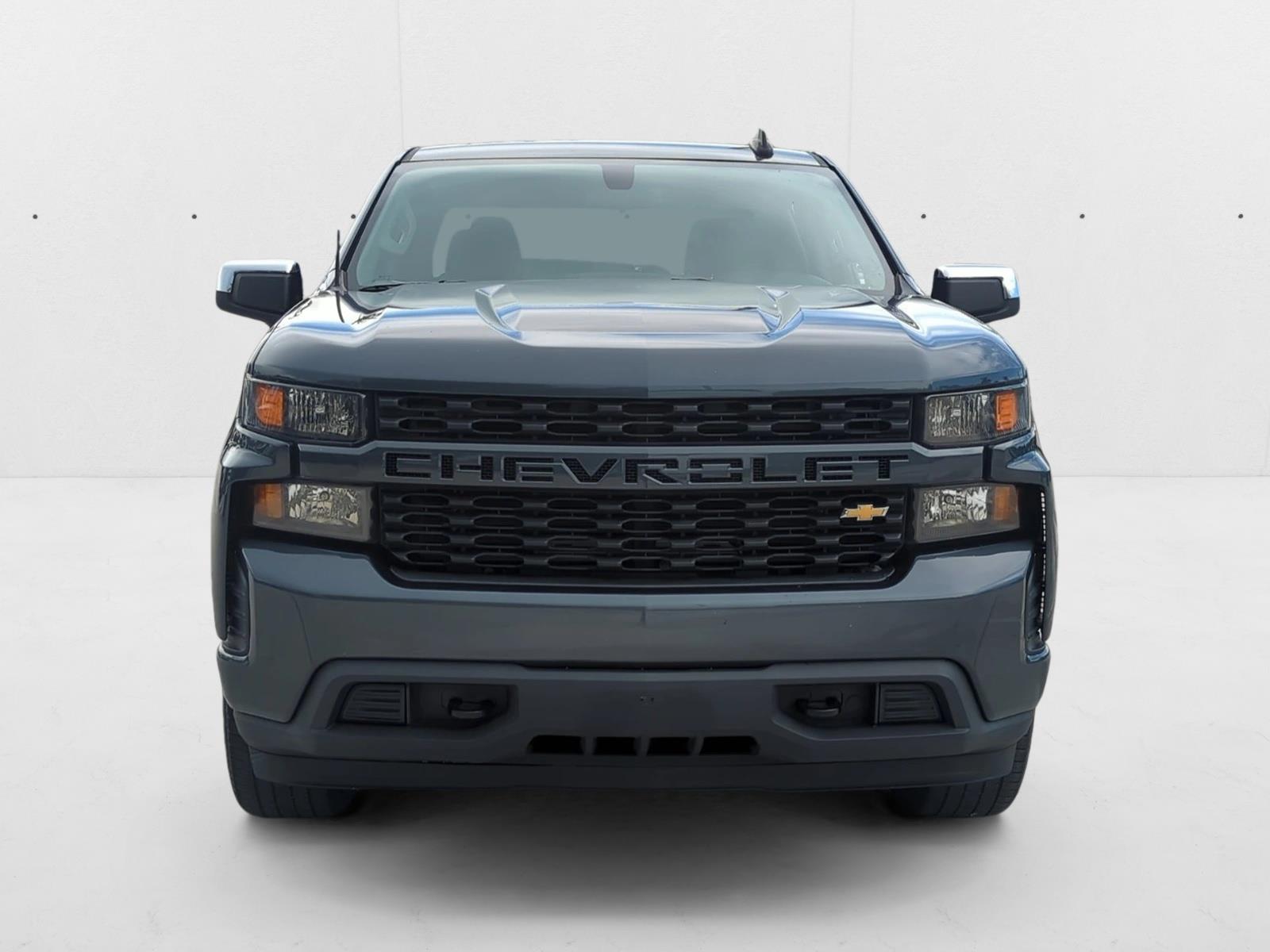 2020 Chevrolet Silverado 1500 Custom photo 2