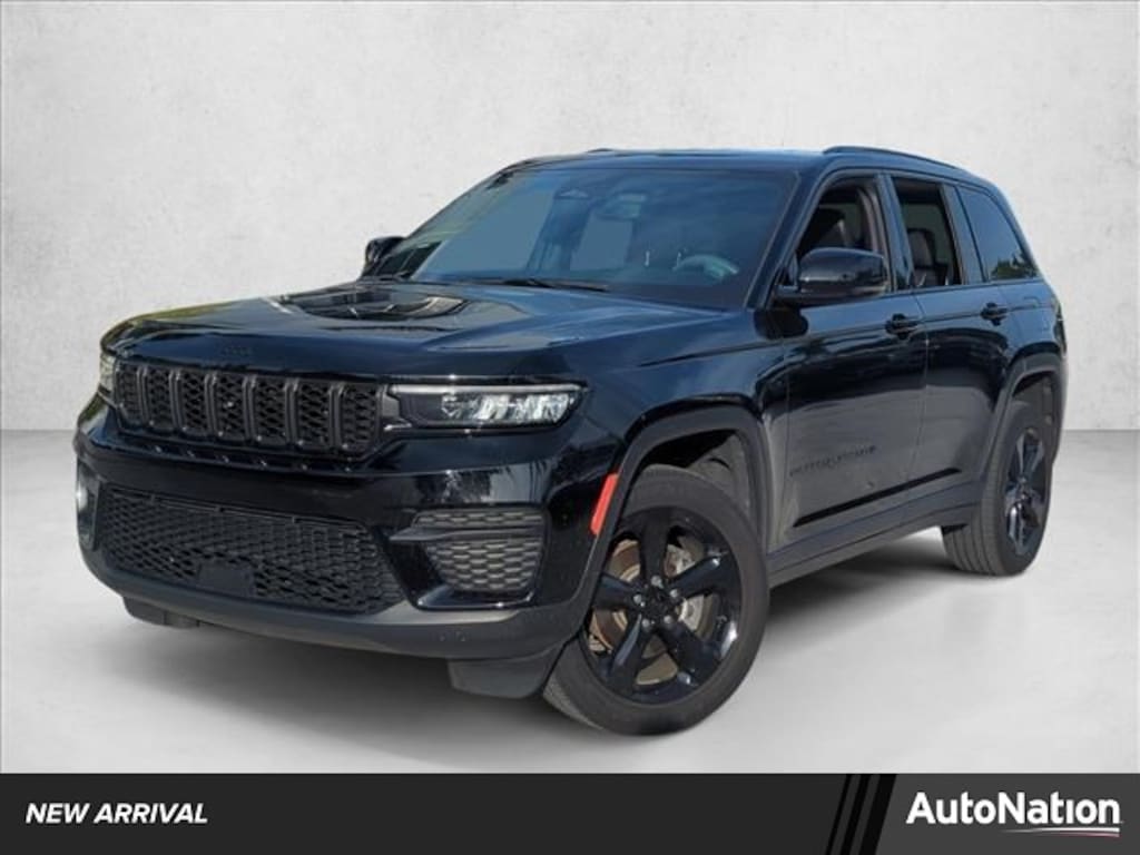 Used 2023 Jeep Grand Cherokee Altitude Sport Utility